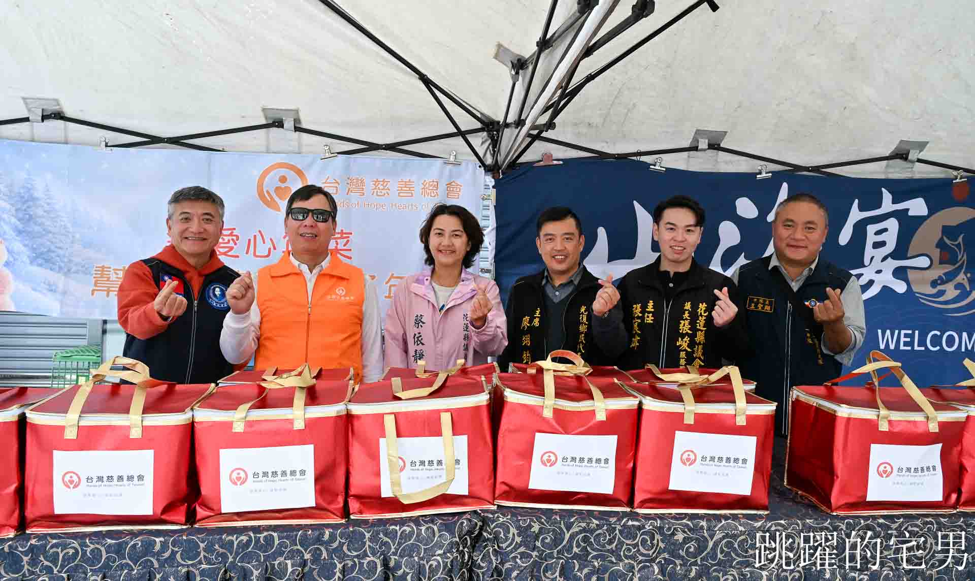 [花蓮慈善活動]台灣慈善總會創辦人-鄭龍水赴光復鄉為災後家庭發放年菜