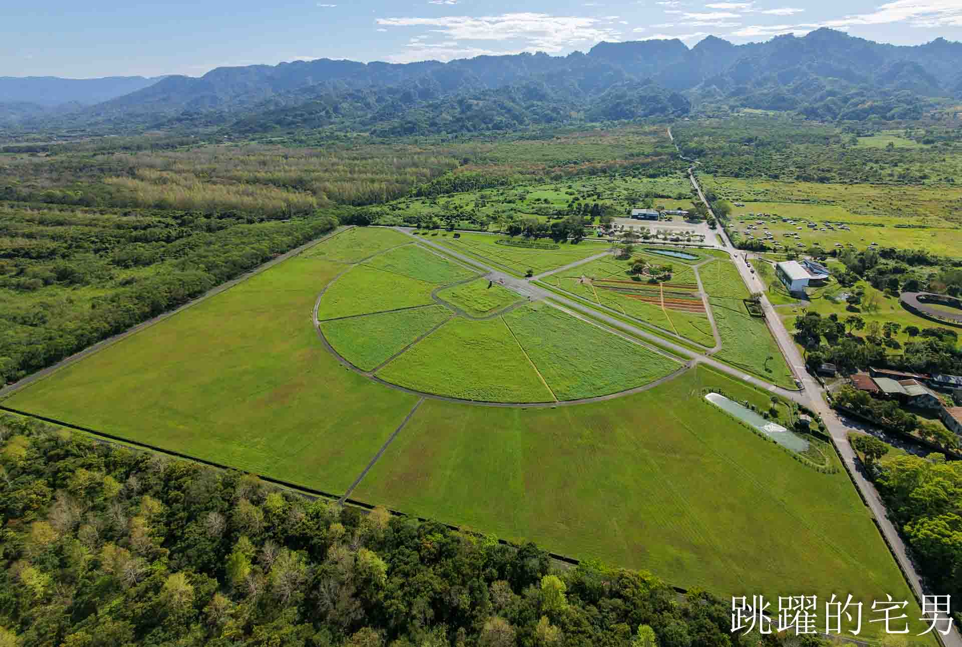 [花蓮光復景點]2026大農大富平地森林園區-光復平地森林遇見大農大富油菜花海盛開，眼前最純粹的天空藍與金色大地，花蓮春節景點，花蓮親子景點