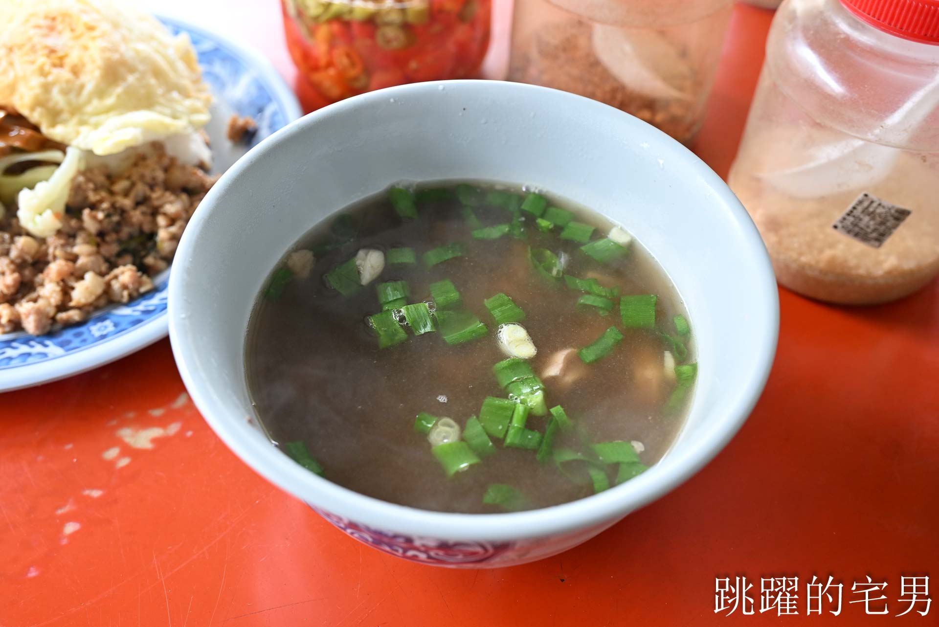 [花蓮美食]美崙牛雜湯-泰國阿姨來花蓮開泰國小吃，牛雜湯50元滿滿肉C/P值超高，花蓮平價美食