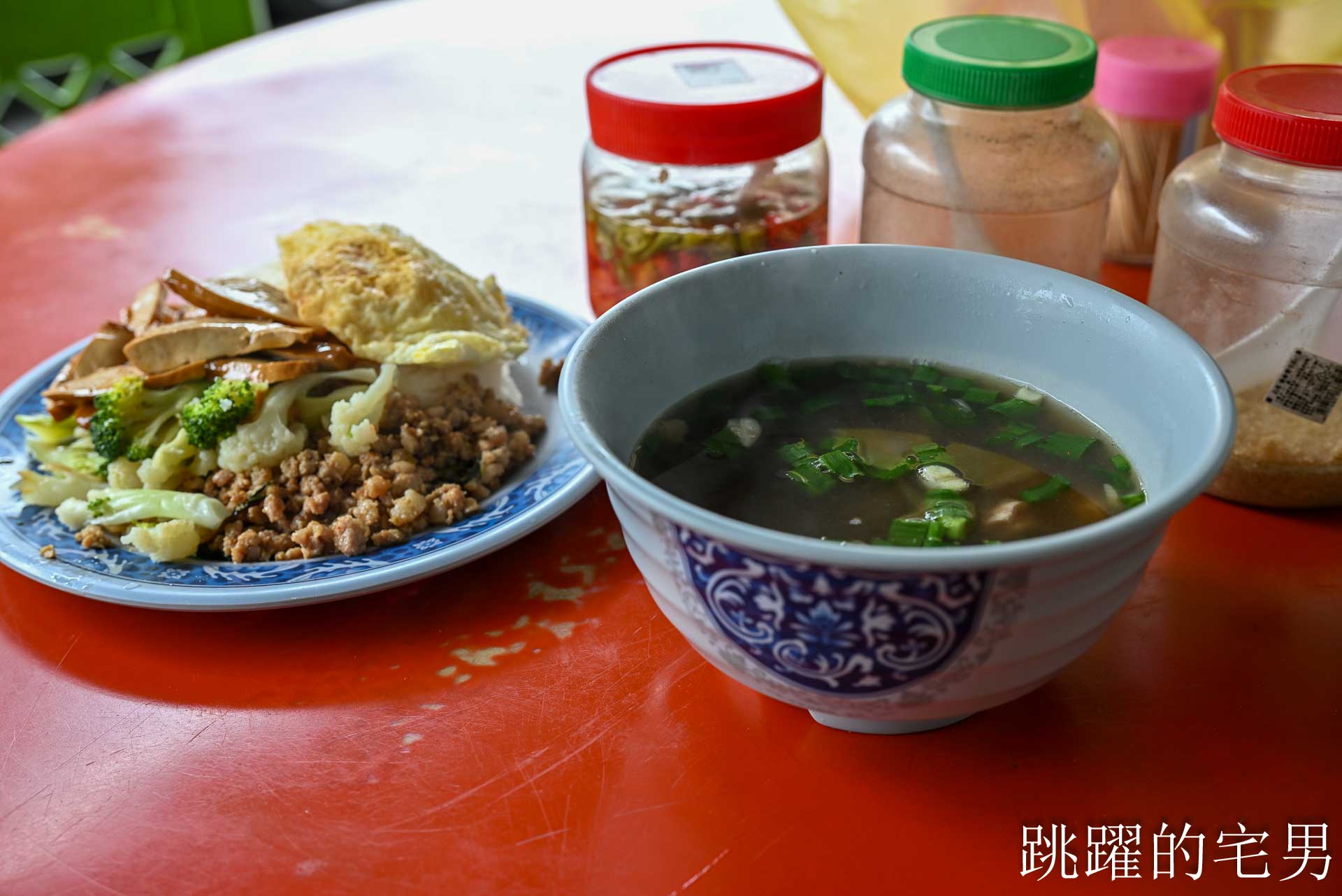 [花蓮美食]美崙牛雜湯-泰國阿姨來花蓮開泰國小吃，牛雜湯50元滿滿肉C/P值超高，花蓮平價美食