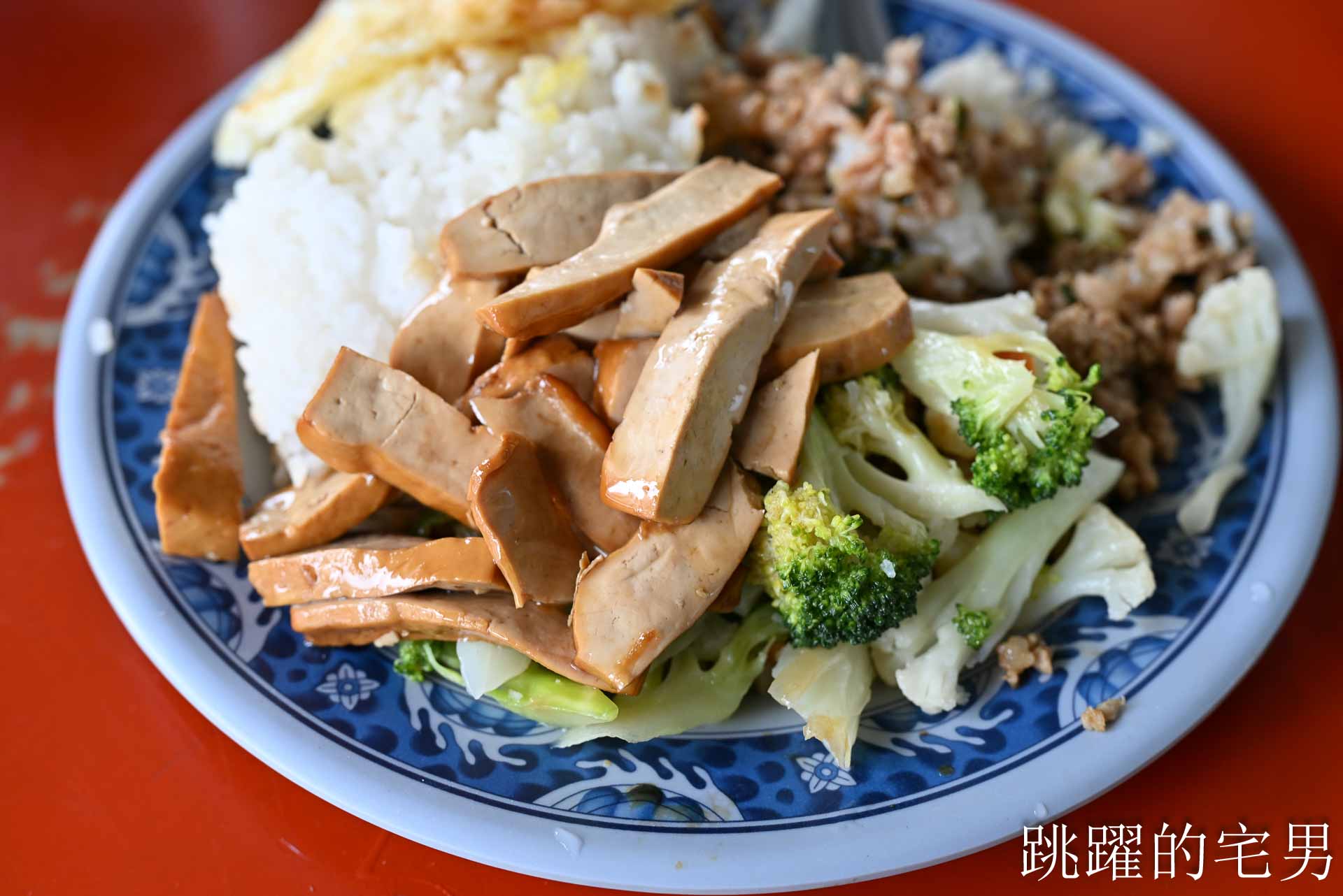 [花蓮美食]美崙牛雜湯-泰國阿姨來花蓮開泰國小吃，牛雜湯50元滿滿肉C/P值超高，花蓮平價美食