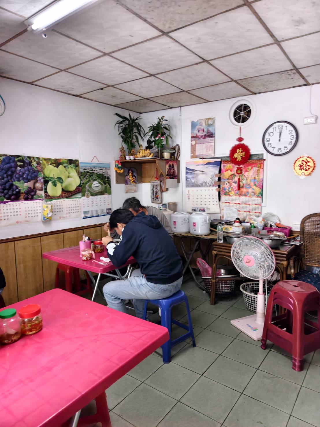 [花蓮美食]美崙牛雜湯-泰國阿姨來花蓮開泰國小吃，牛雜湯50元滿滿肉C/P值超高，花蓮平價美食