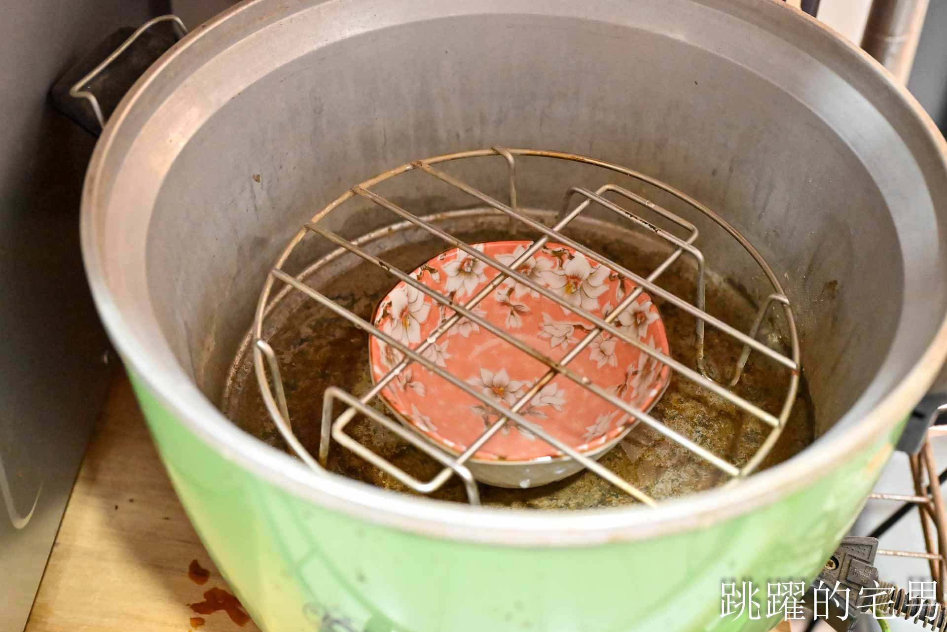 [宅配包子推薦]阿潘肉包-60年嘉義美食老麵包子獨特口感就是好!  扁魚香辣鮮肉包、手工十二折咖哩酥一吃就愛上，宅配美食推薦