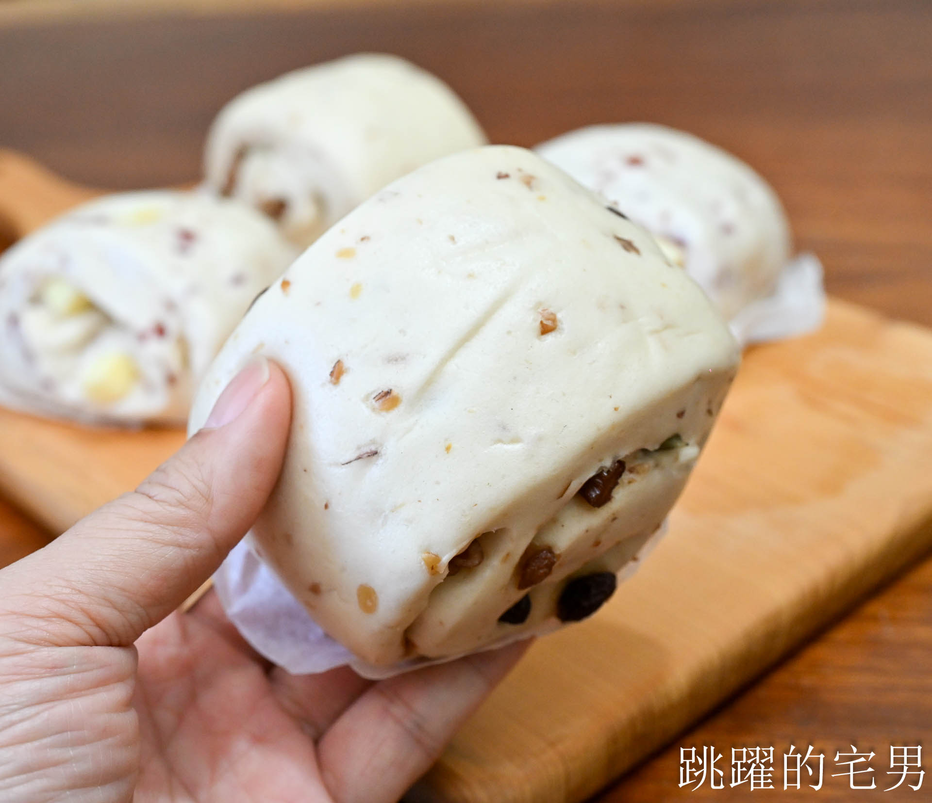 [宅配包子推薦]阿潘肉包-60年嘉義美食老麵包子獨特口感就是好!  扁魚香辣鮮肉包、手工十二折咖哩酥一吃就愛上，宅配美食推薦