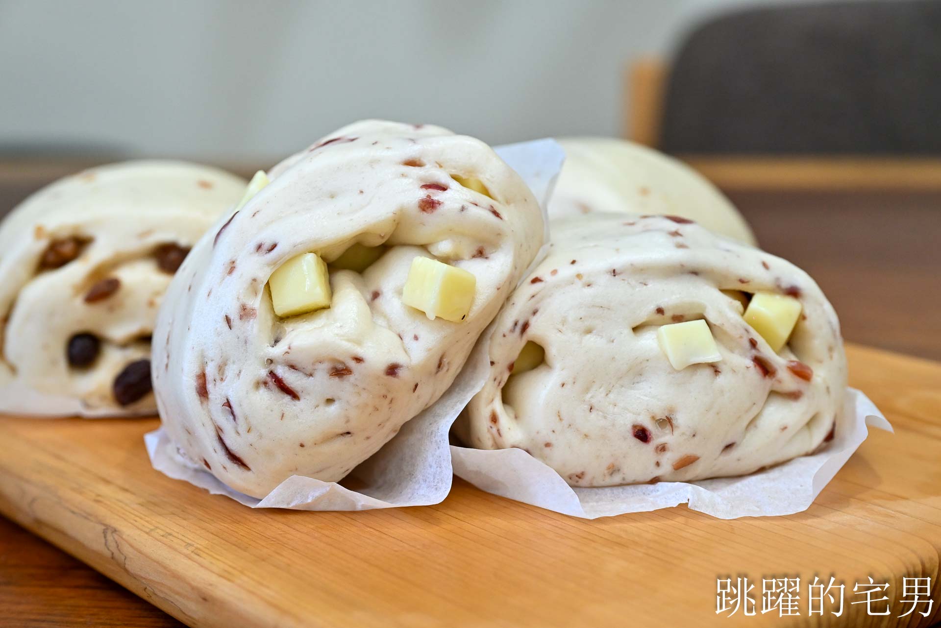 [宅配包子推薦]阿潘肉包-60年嘉義美食老麵包子獨特口感就是好!  扁魚香辣鮮肉包、手工十二折咖哩酥一吃就愛上，宅配美食推薦