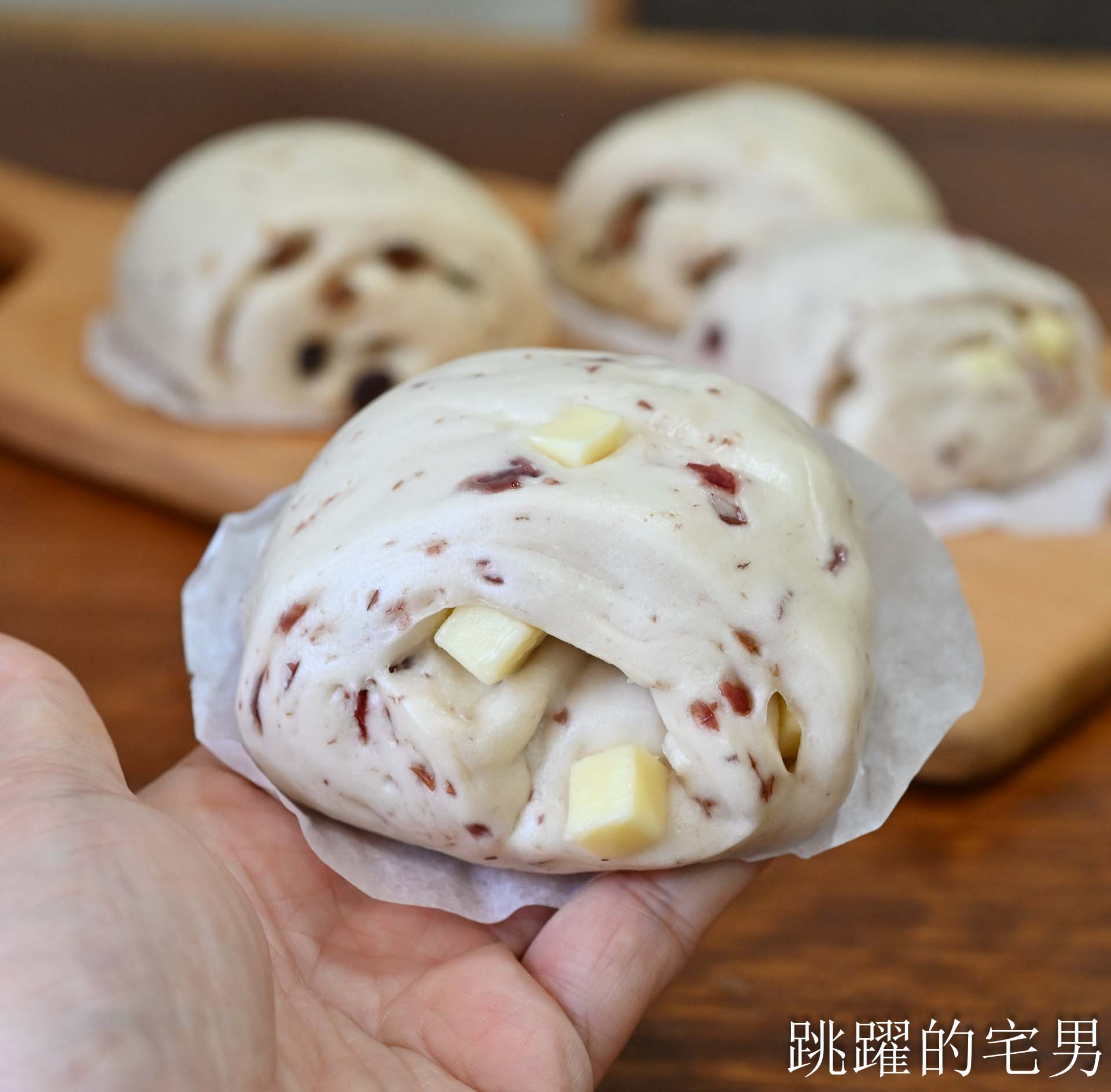 [宅配包子推薦]阿潘肉包-60年嘉義美食老麵包子獨特口感就是好!  扁魚香辣鮮肉包、手工十二折咖哩酥一吃就愛上，宅配美食推薦