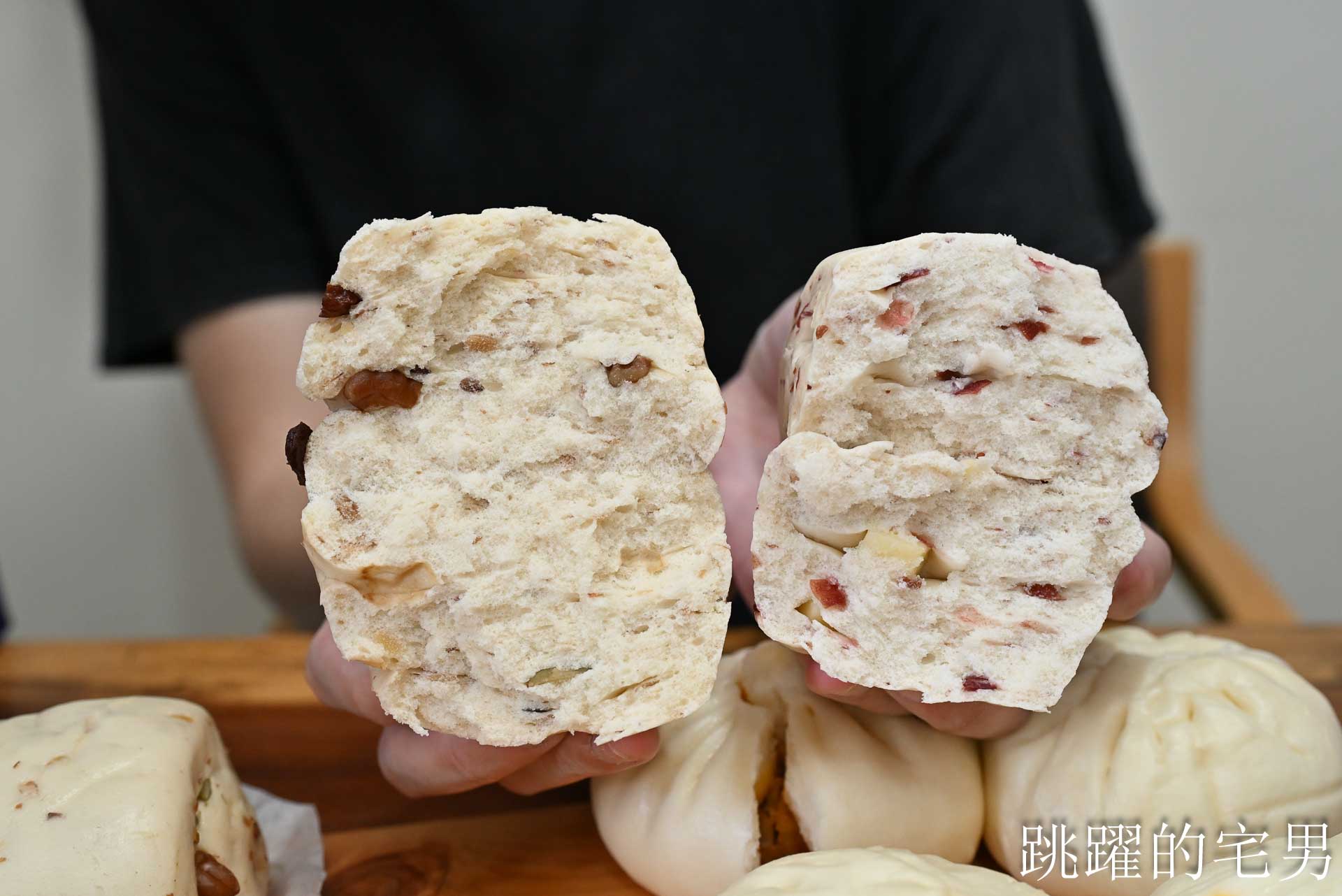 [宅配包子推薦]阿潘肉包-60年嘉義美食老麵包子獨特口感就是好!  扁魚香辣鮮肉包、手工十二折咖哩酥一吃就愛上，宅配美食推薦