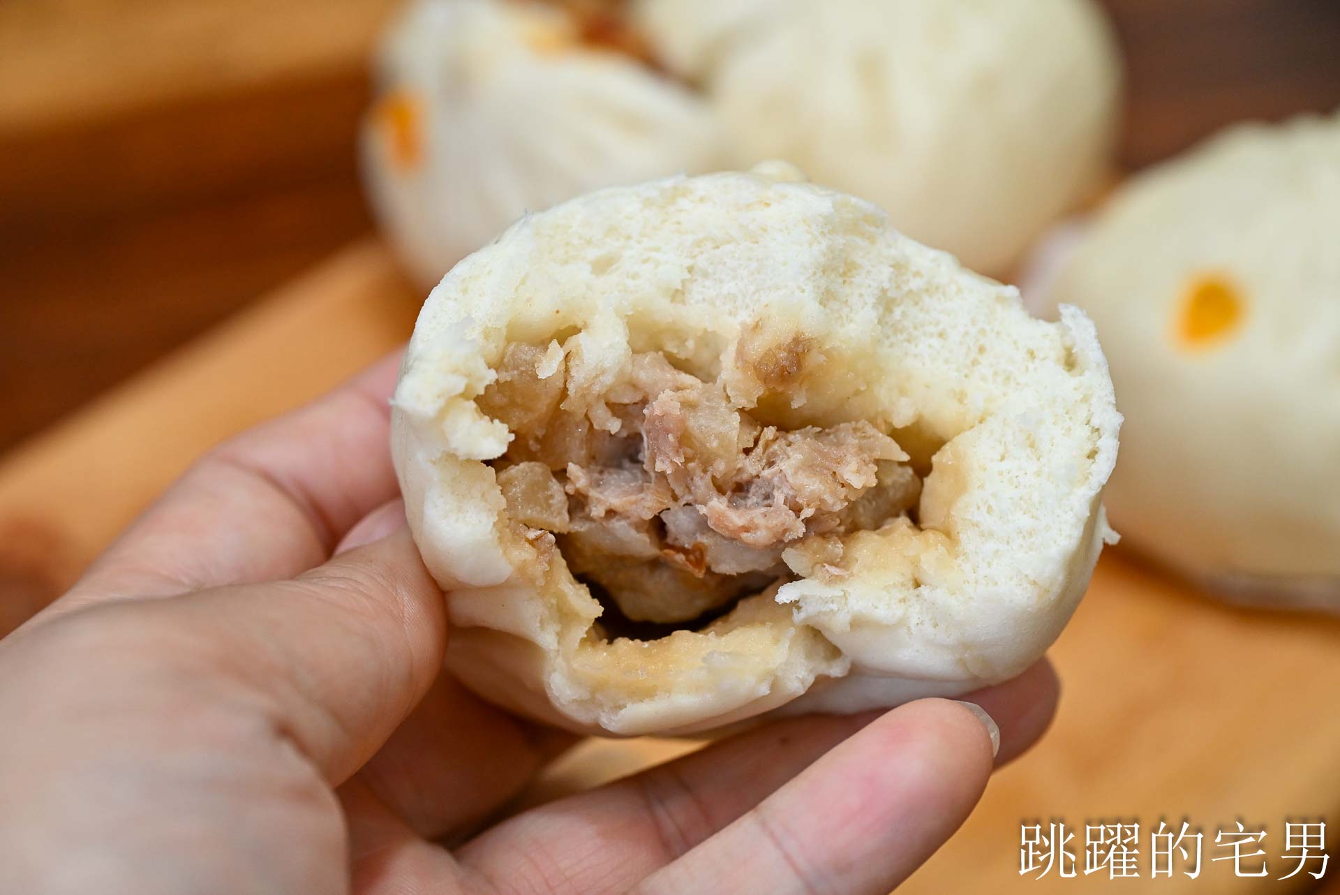 [宅配包子推薦]阿潘肉包-60年嘉義美食老麵包子獨特口感就是好!  扁魚香辣鮮肉包、手工十二折咖哩酥一吃就愛上，宅配美食推薦