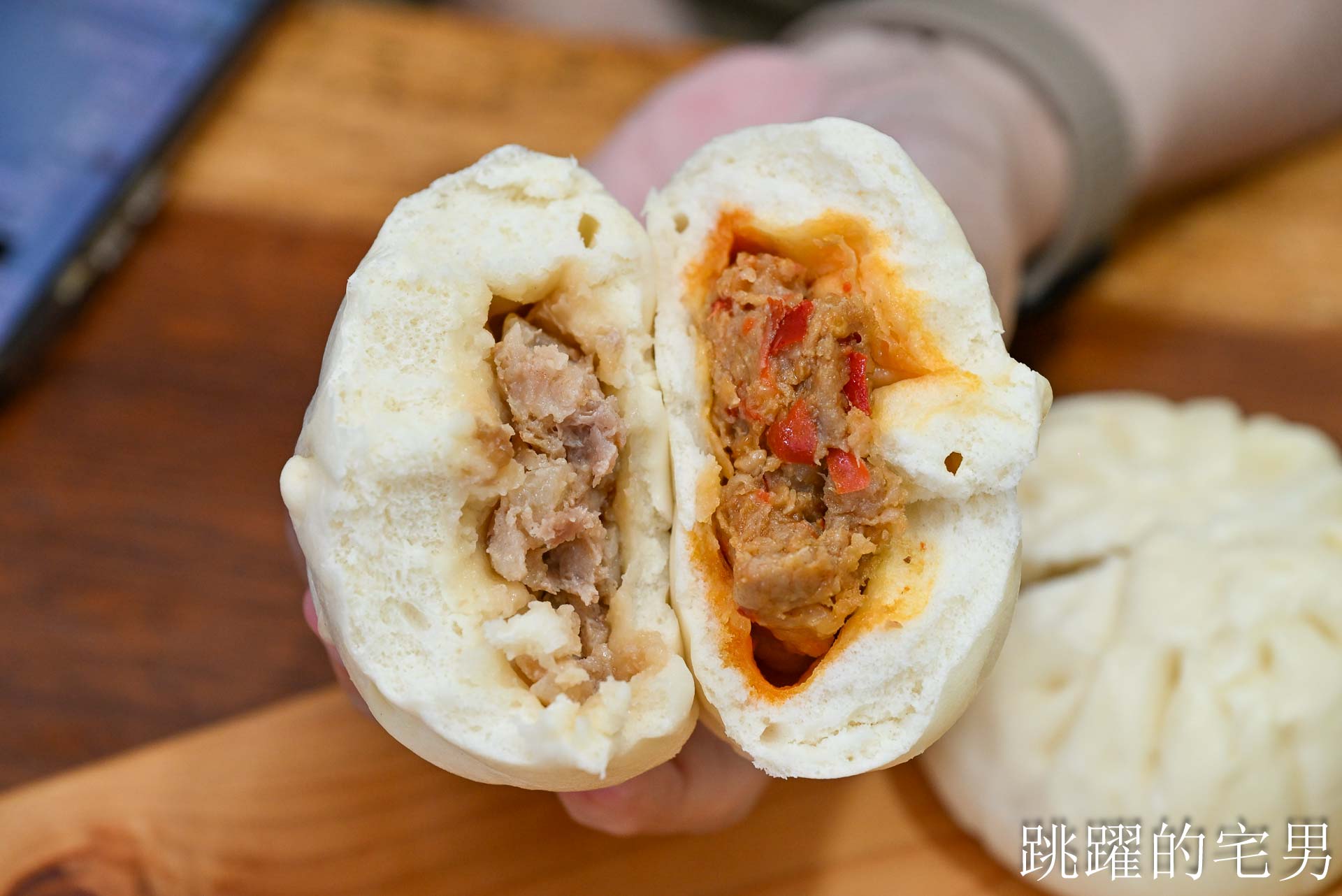 [宅配包子推薦]阿潘肉包-60年嘉義美食老麵包子獨特口感就是好!  扁魚香辣鮮肉包、手工十二折咖哩酥一吃就愛上，宅配美食推薦