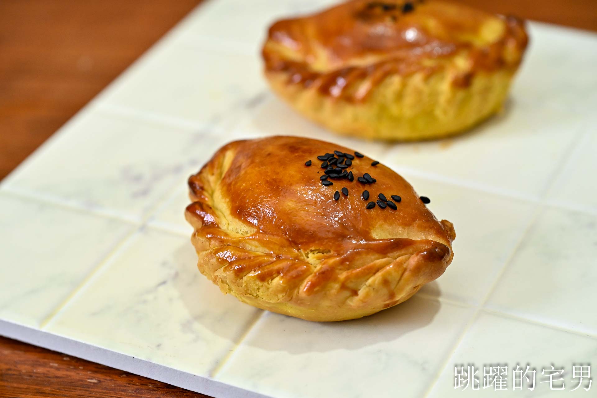 [宅配包子推薦]阿潘肉包-60年嘉義美食老麵包子獨特口感就是好!  扁魚香辣鮮肉包、手工十二折咖哩酥一吃就愛上，宅配美食推薦