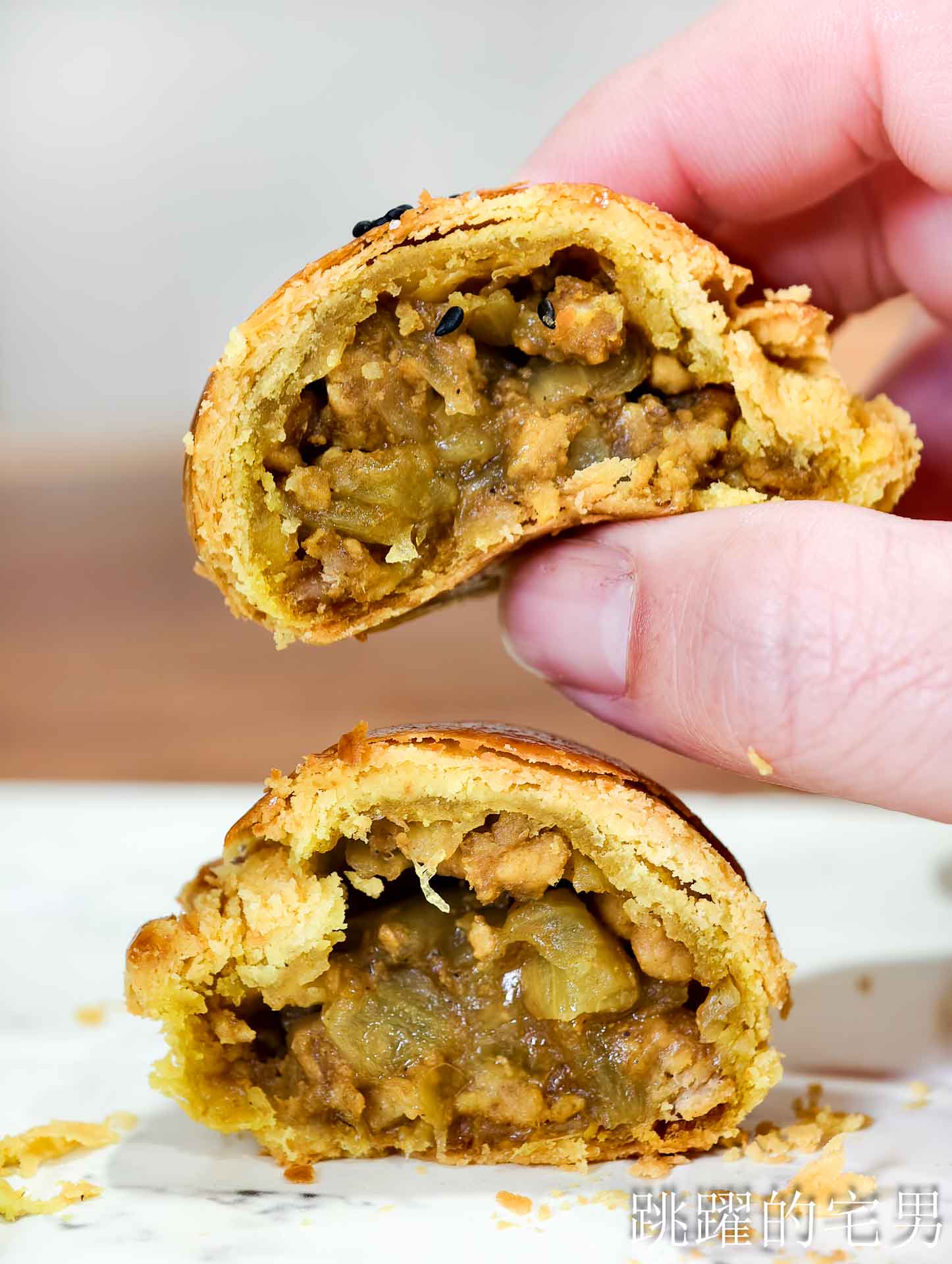 [宅配包子推薦]阿潘肉包-60年嘉義美食老麵包子獨特口感就是好!  扁魚香辣鮮肉包、手工十二折咖哩酥一吃就愛上，宅配美食推薦