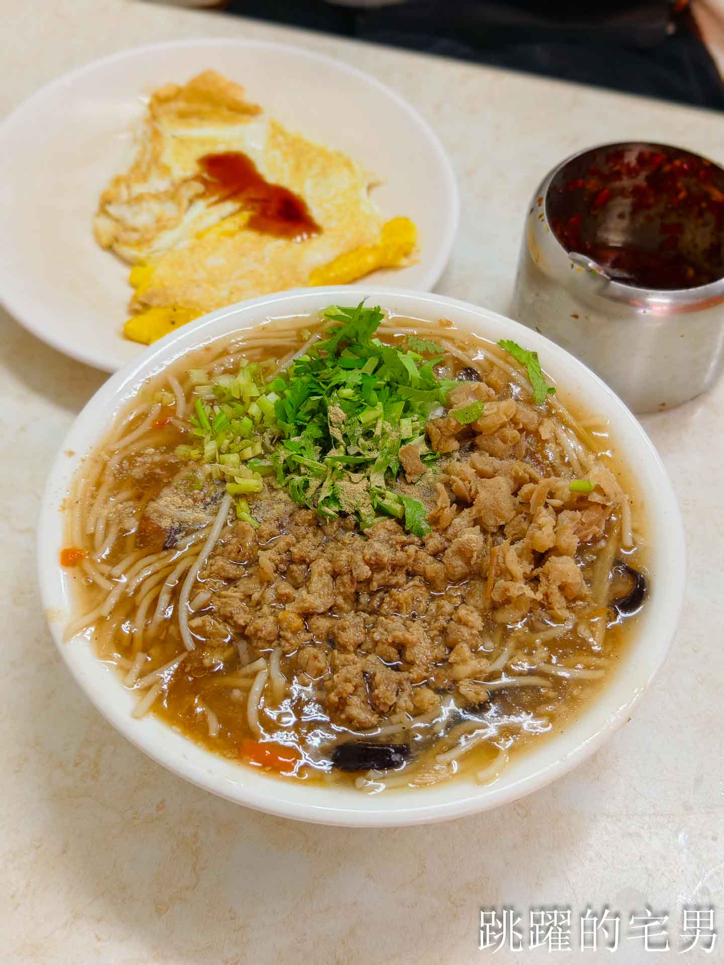 [花蓮早餐]華廈美而美德安店-現點現炒大份量炒麵，還有加厚肉排太犯規啦! 米粉羹、抓餅、法式吐司必須吃起來