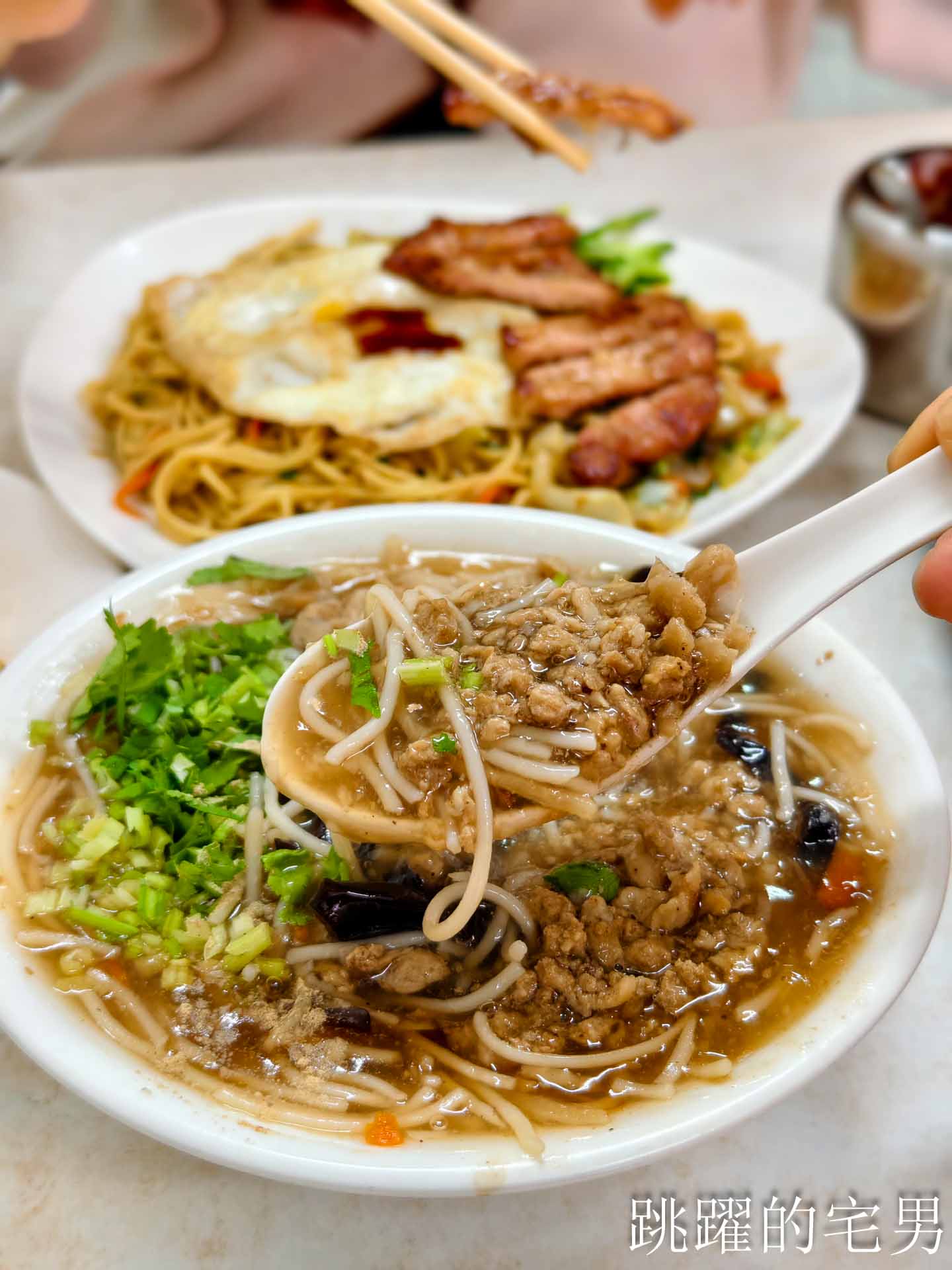 [花蓮早餐]華廈美而美德安店-現點現炒大份量炒麵，還有加厚肉排太犯規啦! 米粉羹、抓餅、法式吐司必須吃起來