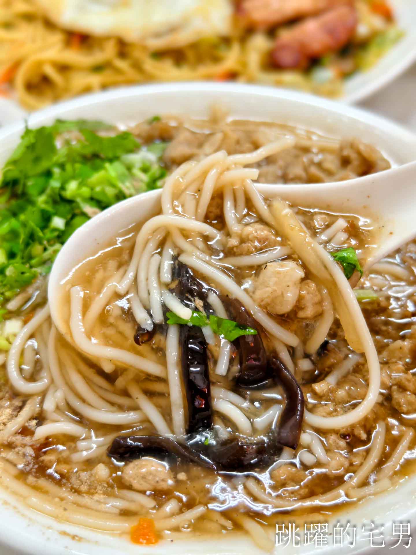 [花蓮早餐]華廈美而美德安店-現點現炒大份量炒麵，還有加厚肉排太犯規啦! 米粉羹、抓餅、法式吐司必須吃起來