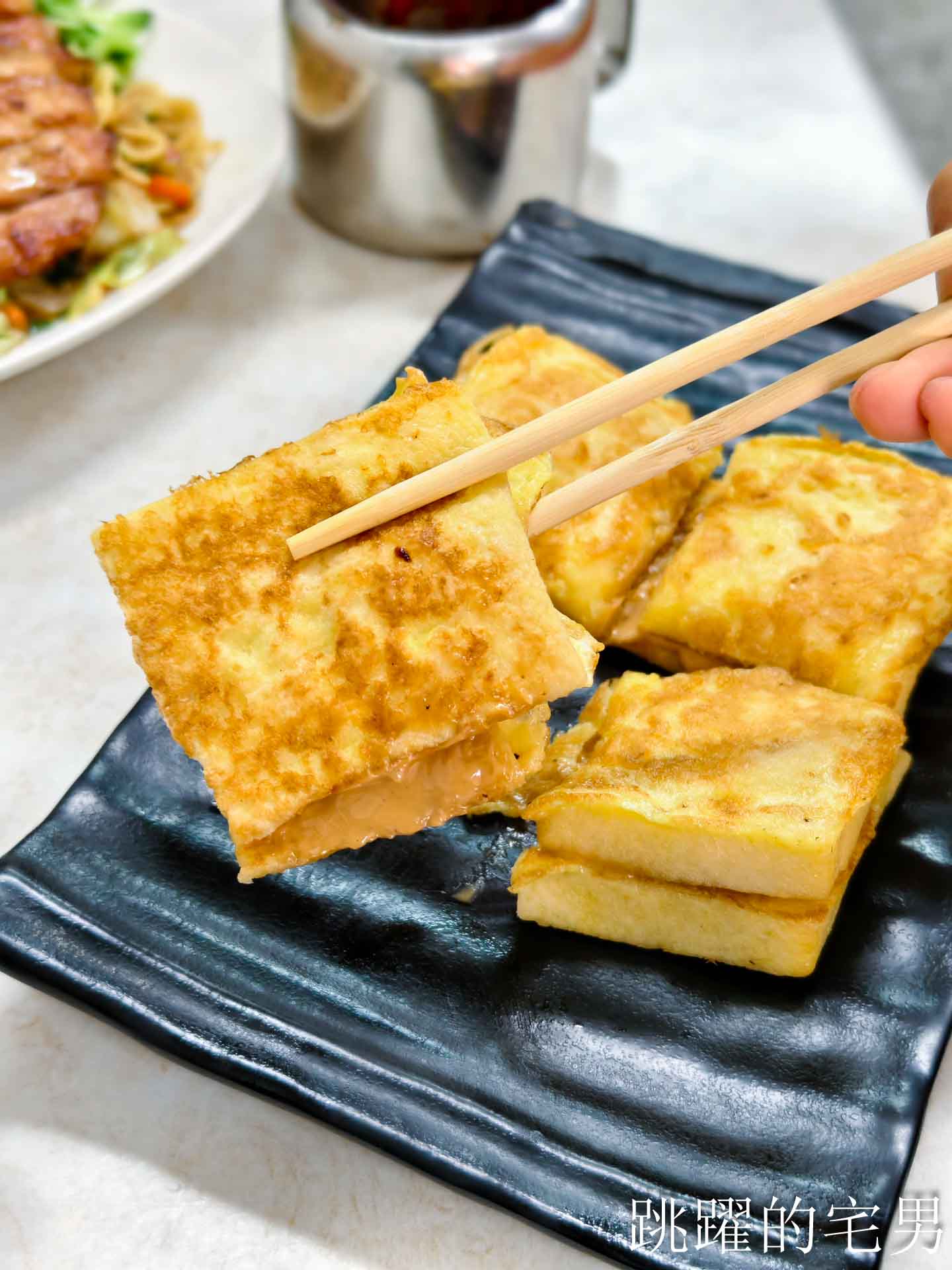 [花蓮早餐]華廈美而美德安店-現點現炒大份量炒麵，還有加厚肉排太犯規啦! 米粉羹、抓餅、法式吐司必須吃起來