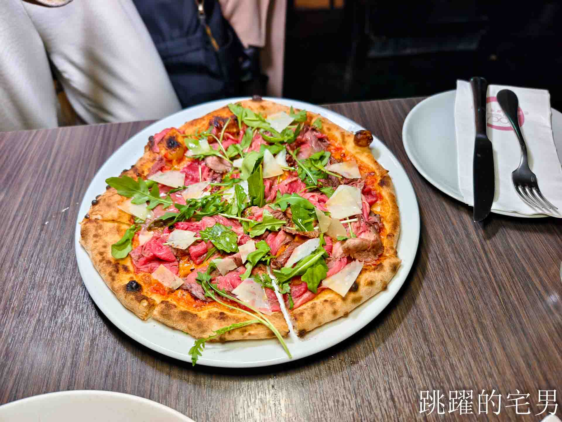 [信義安和美食推薦]佐佧義式窯烤披薩屋-好吃台北披薩推薦，半熟牛肉＋雙起司超美味，還得過亞太50大披薩