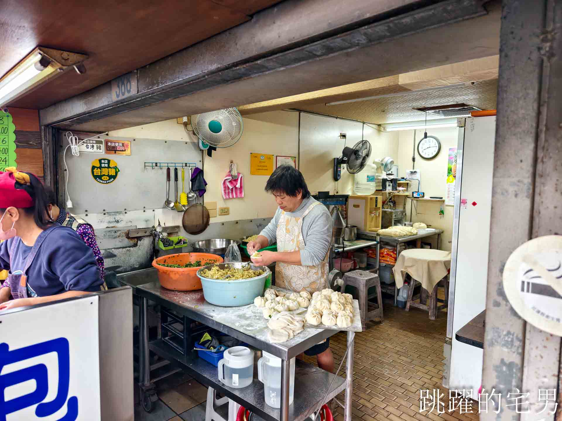 [花蓮早餐]張家水煎包- 花蓮排隊水煎包 早餐時間天天爆滿，價格高婆婆媽媽還是照買的好吃水煎包，不打電話預訂還真吃不到