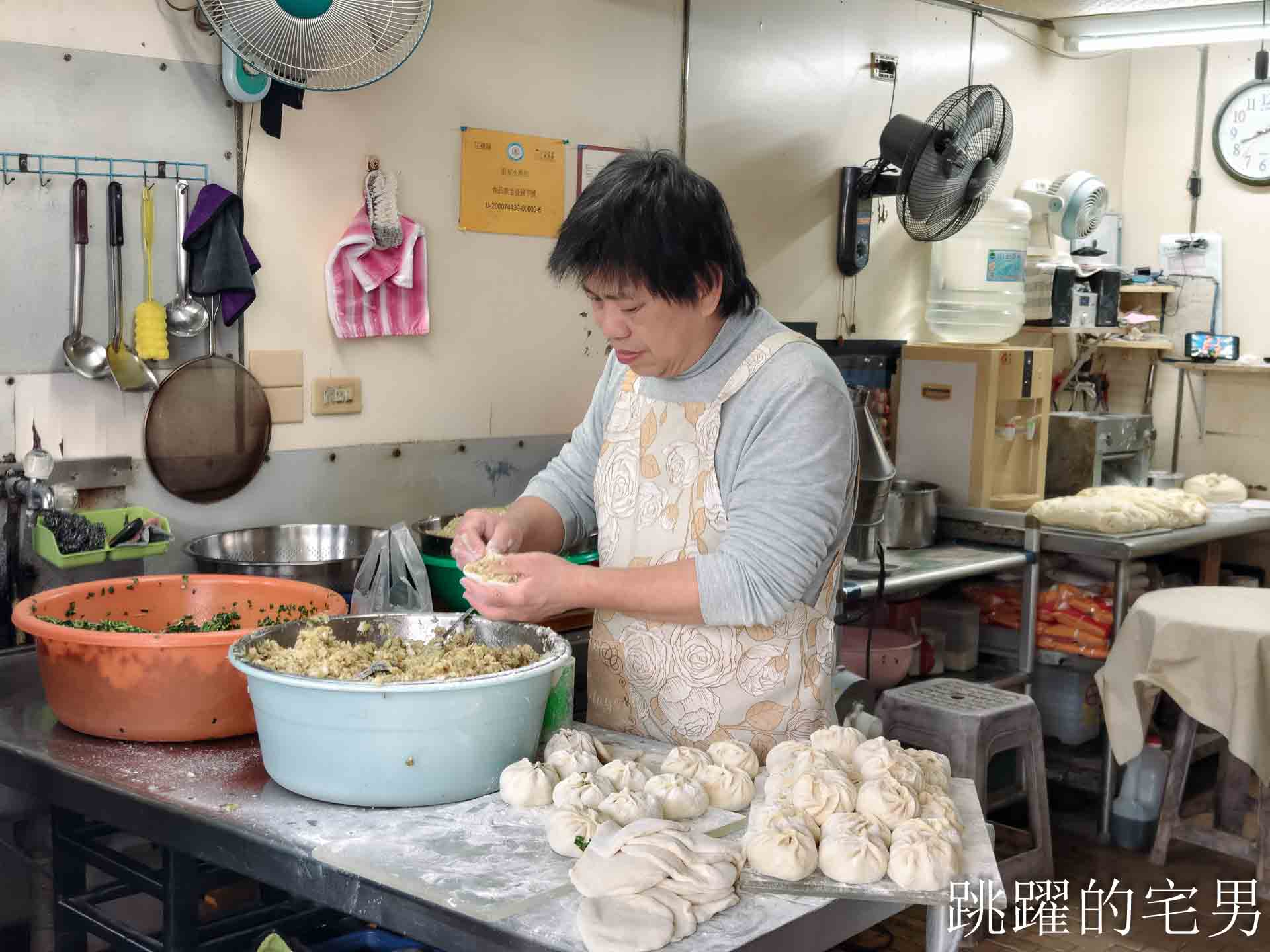 [花蓮早餐]張家水煎包- 花蓮排隊水煎包 早餐時間天天爆滿，價格高婆婆媽媽還是照買的好吃水煎包，不打電話預訂還真吃不到