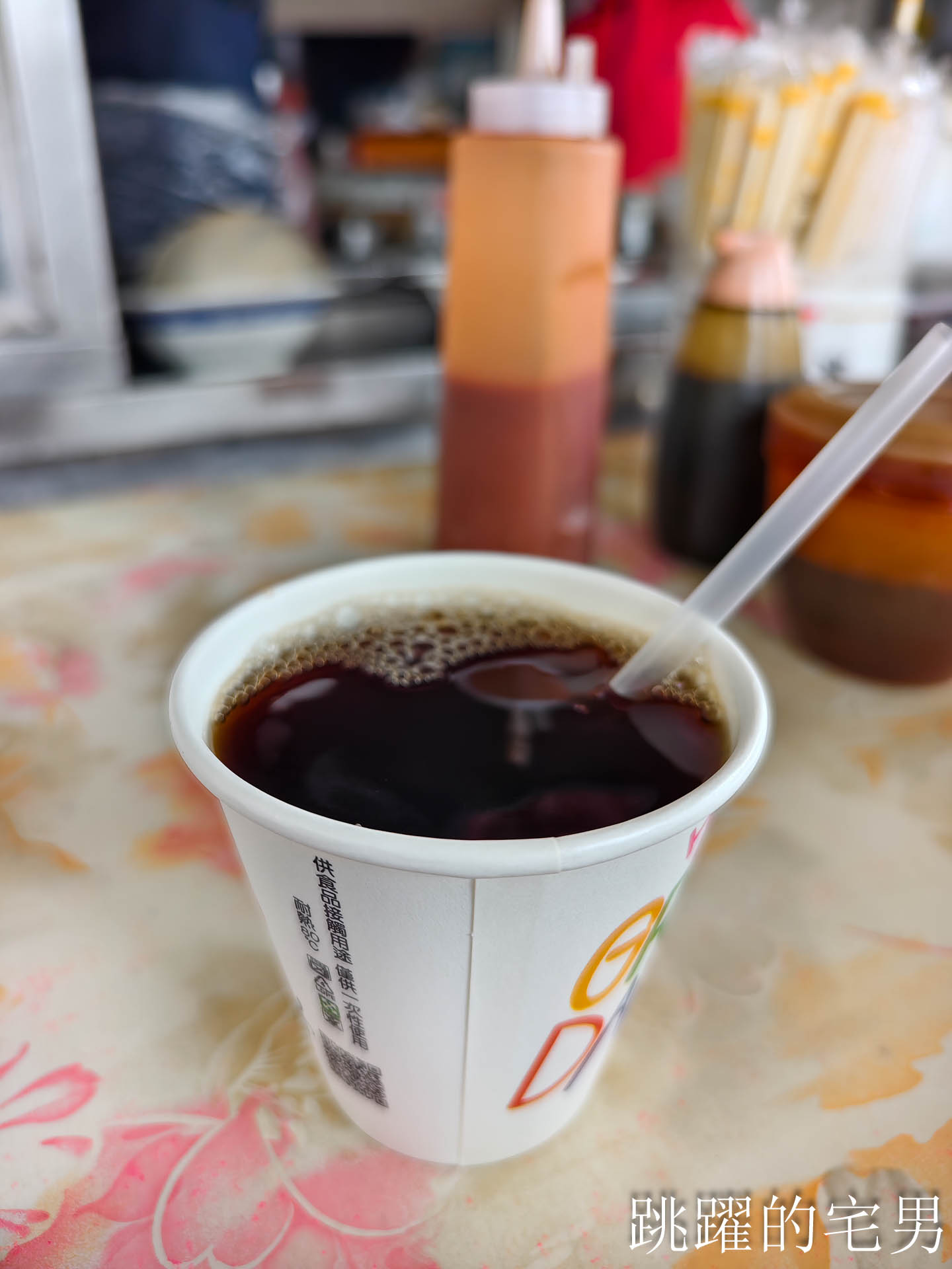 [花蓮早餐]自由街無名早餐店-40年花蓮老店老闆娘親切，超香蒜醬蘿蔔糕、蛋餅要配焦香豆漿