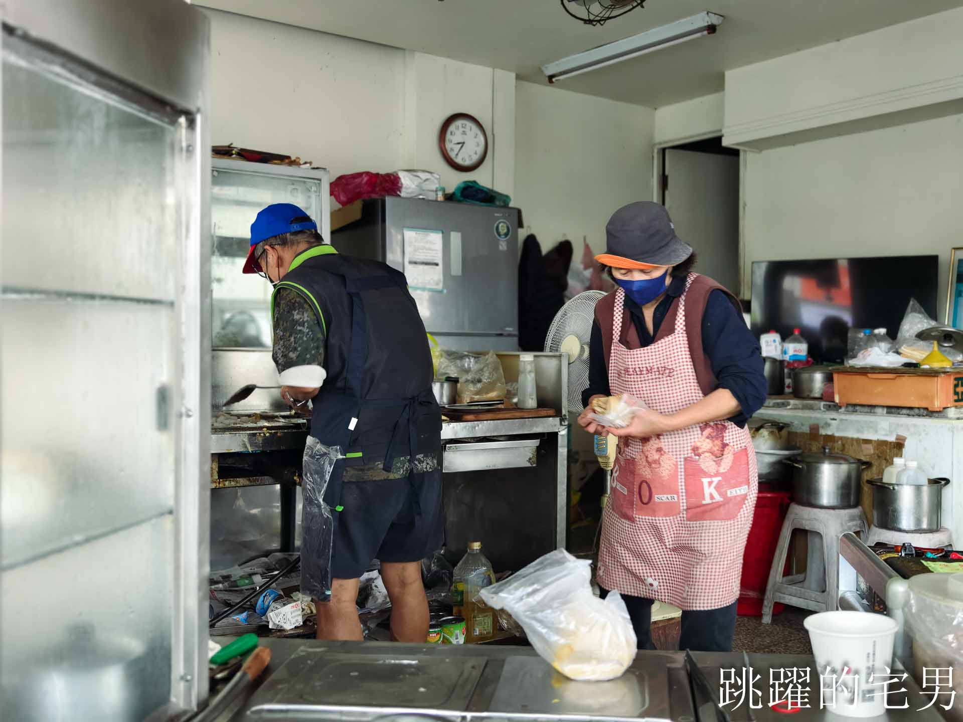 [花蓮早餐]自由街無名早餐店-40年花蓮老店老闆娘親切，超香蒜醬蘿蔔糕、蛋餅要配焦香豆漿