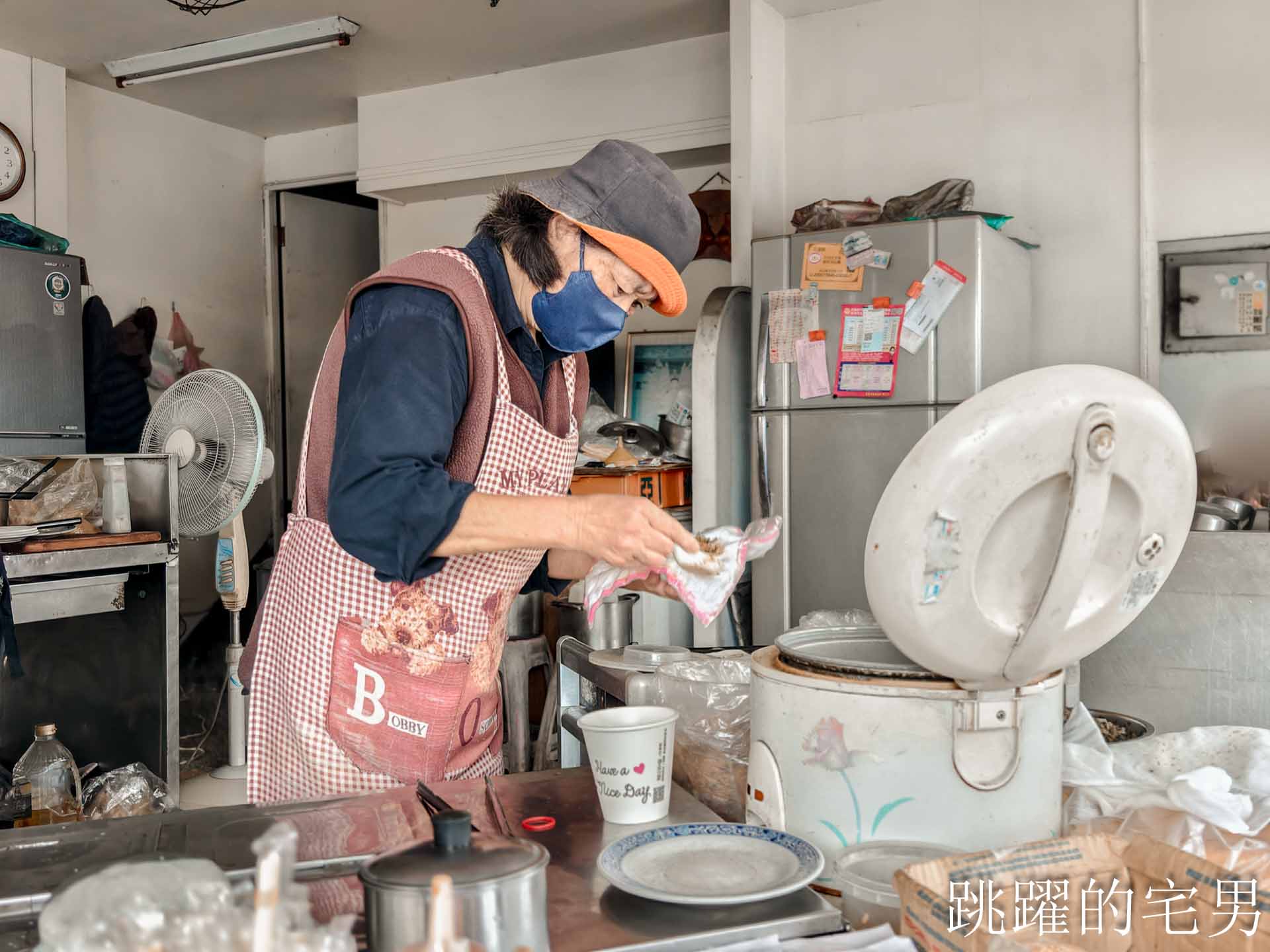 [花蓮早餐]自由街無名早餐店-40年花蓮老店老闆娘親切，超香蒜醬蘿蔔糕、蛋餅要配焦香豆漿