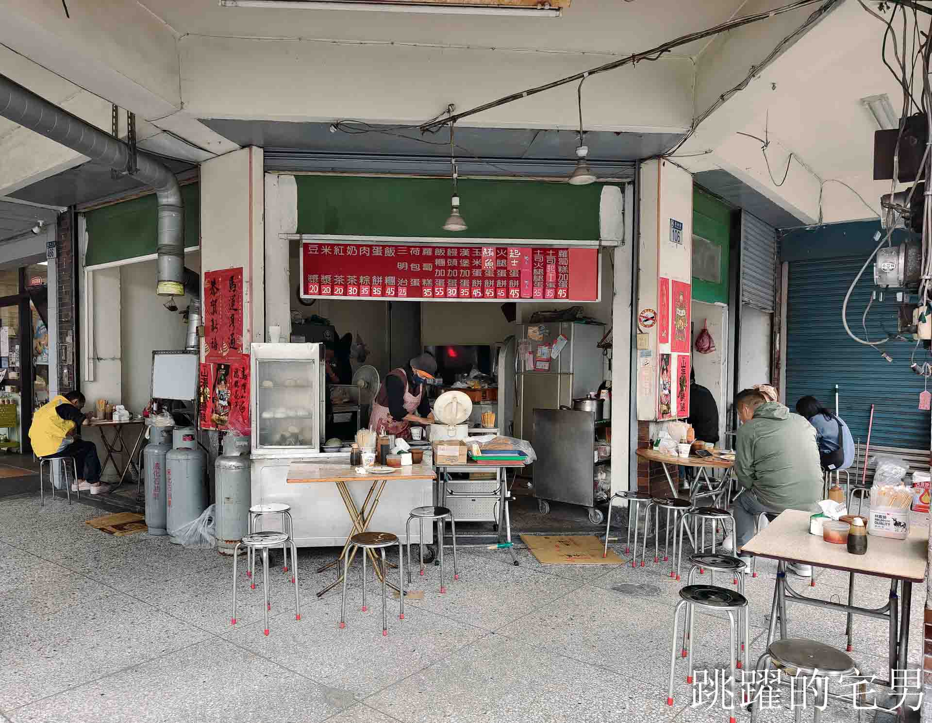 [花蓮早餐]自由街無名早餐店-40年花蓮老店老闆娘親切，超香蒜醬蘿蔔糕、蛋餅要配焦香豆漿