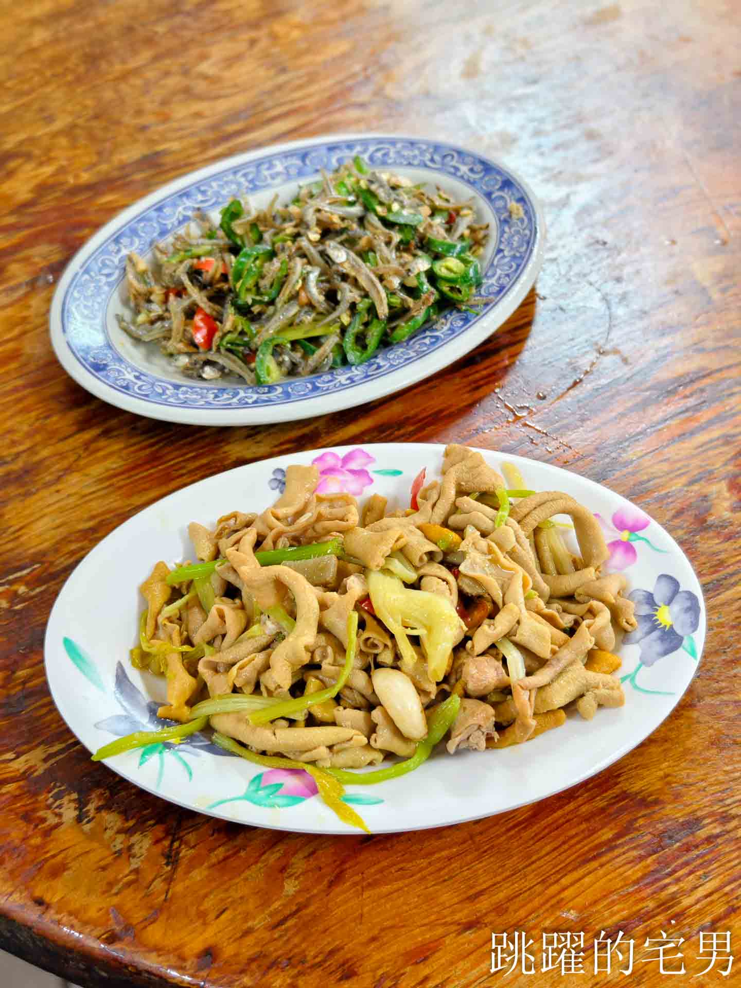 [花蓮吉安美食]南華麵店-小菜做得好，生意沒煩惱，炒雞腸讓我連吃三次愛到不行，台九線排隊小吃，必吃榨菜肉絲麵，南華麵店菜單，吉安早餐