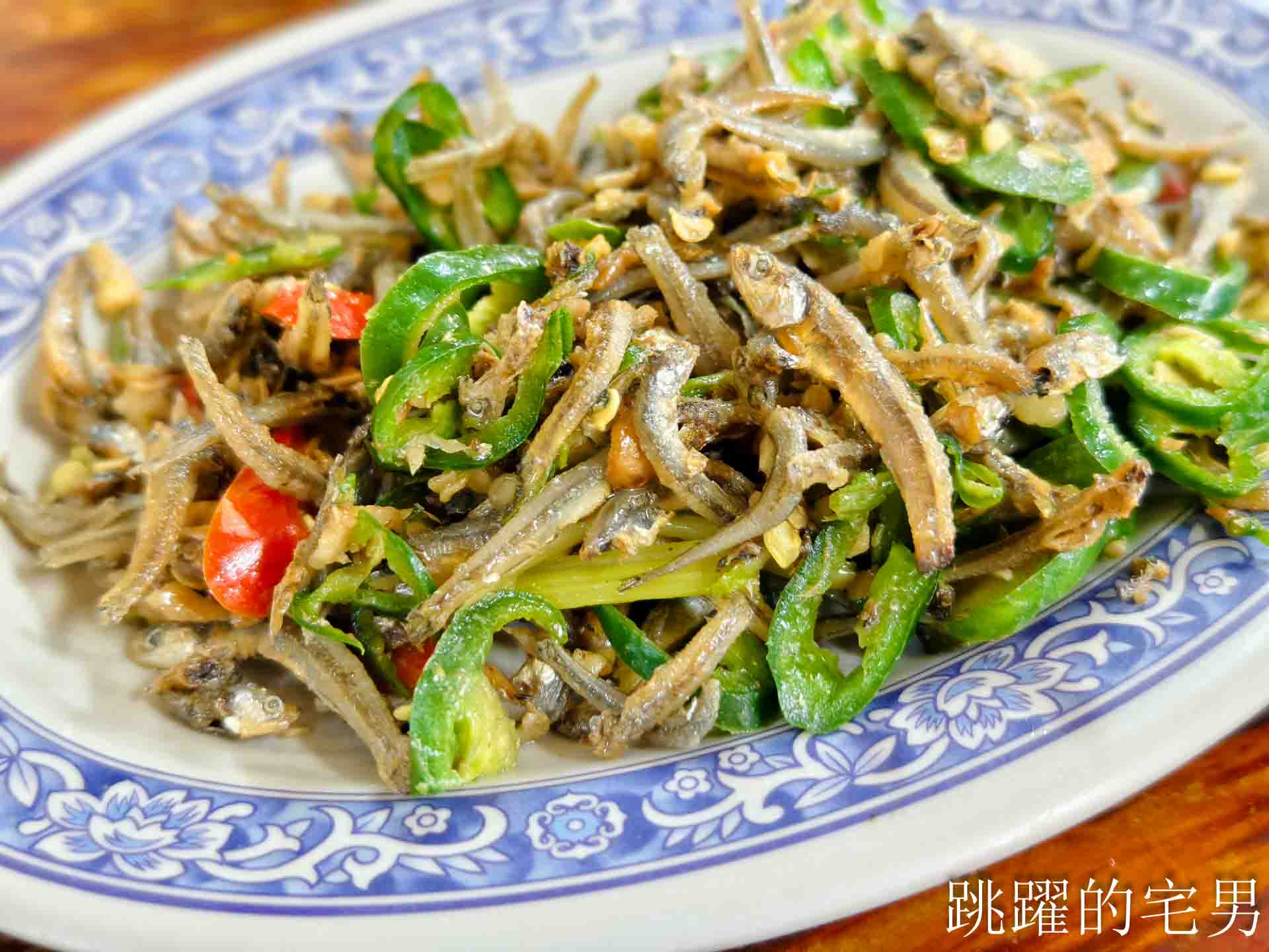 [花蓮吉安美食]南華麵店-小菜做得好，生意沒煩惱，炒雞腸讓我連吃三次愛到不行，台九線排隊小吃，必吃榨菜肉絲麵，南華麵店菜單，吉安早餐