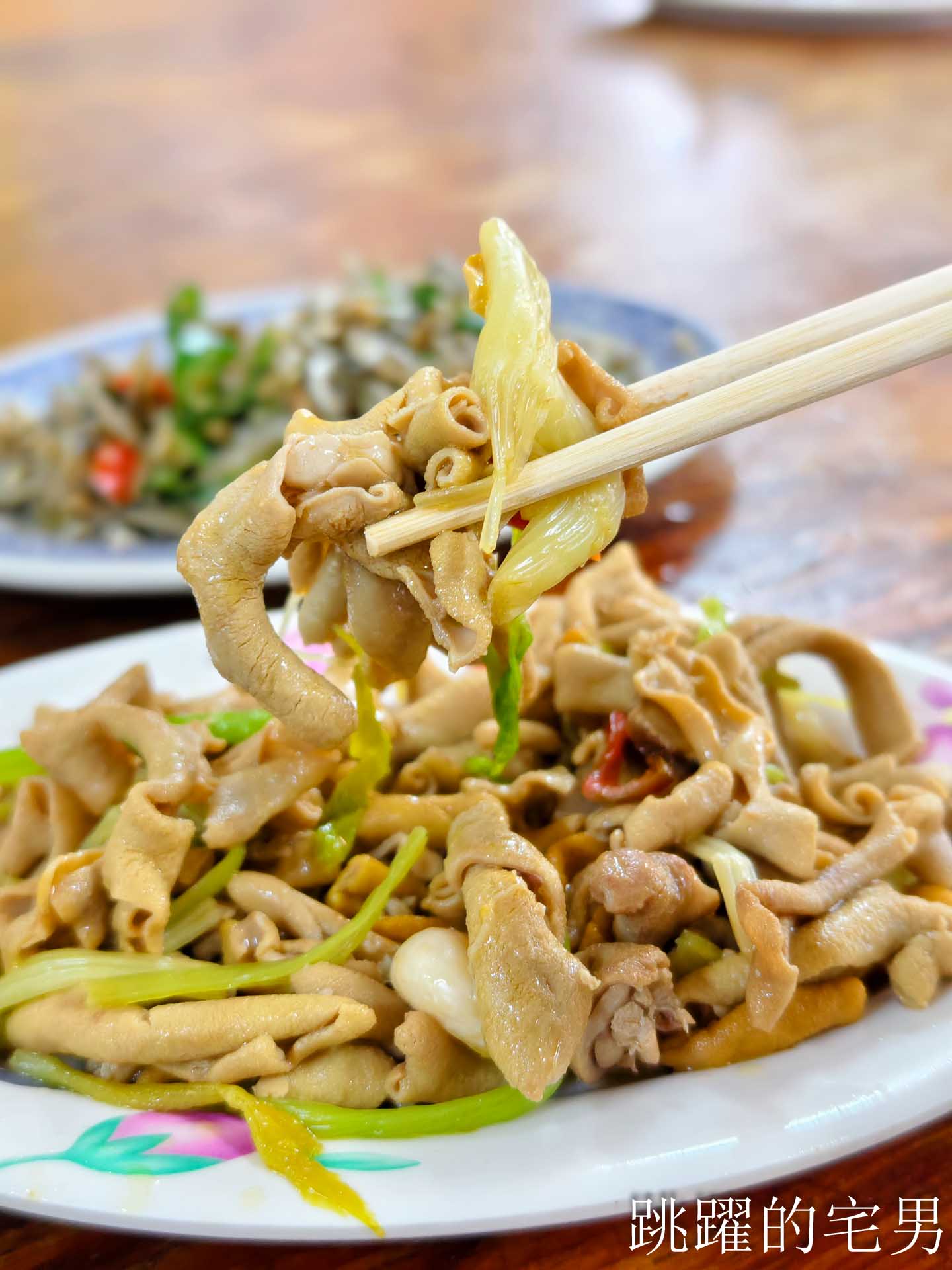 [花蓮吉安美食]南華麵店-小菜做得好，生意沒煩惱，炒雞腸讓我連吃三次愛到不行，台九線排隊小吃，必吃榨菜肉絲麵，南華麵店菜單，吉安早餐