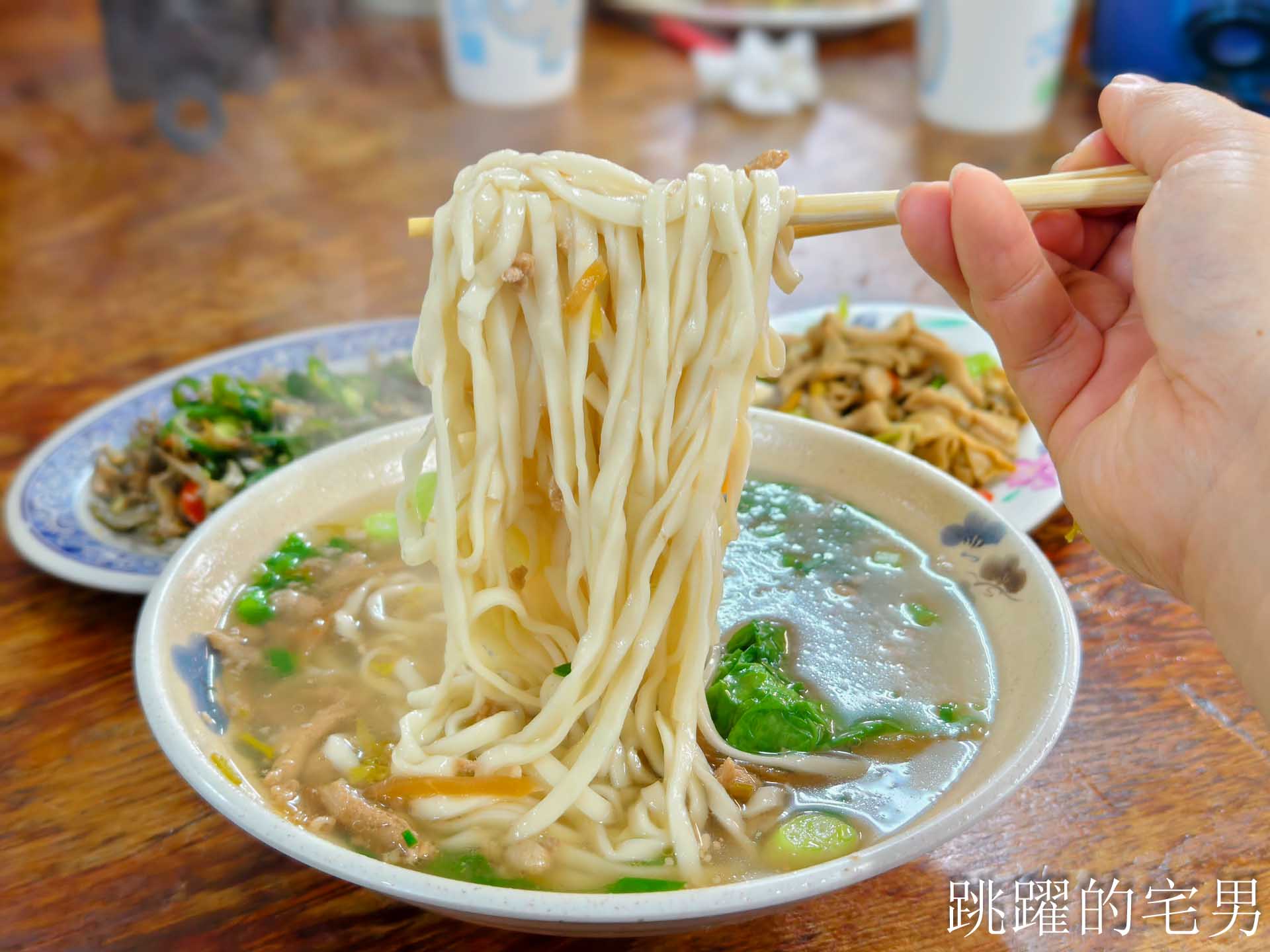 網站近期文章：[花蓮吉安美食]南華麵店-炒雞腸讓我連吃三次愛到不行，小菜做得好，生意沒煩惱，台九線排隊小吃，必吃榨菜肉絲麵，南華麵店菜單，吉安早餐