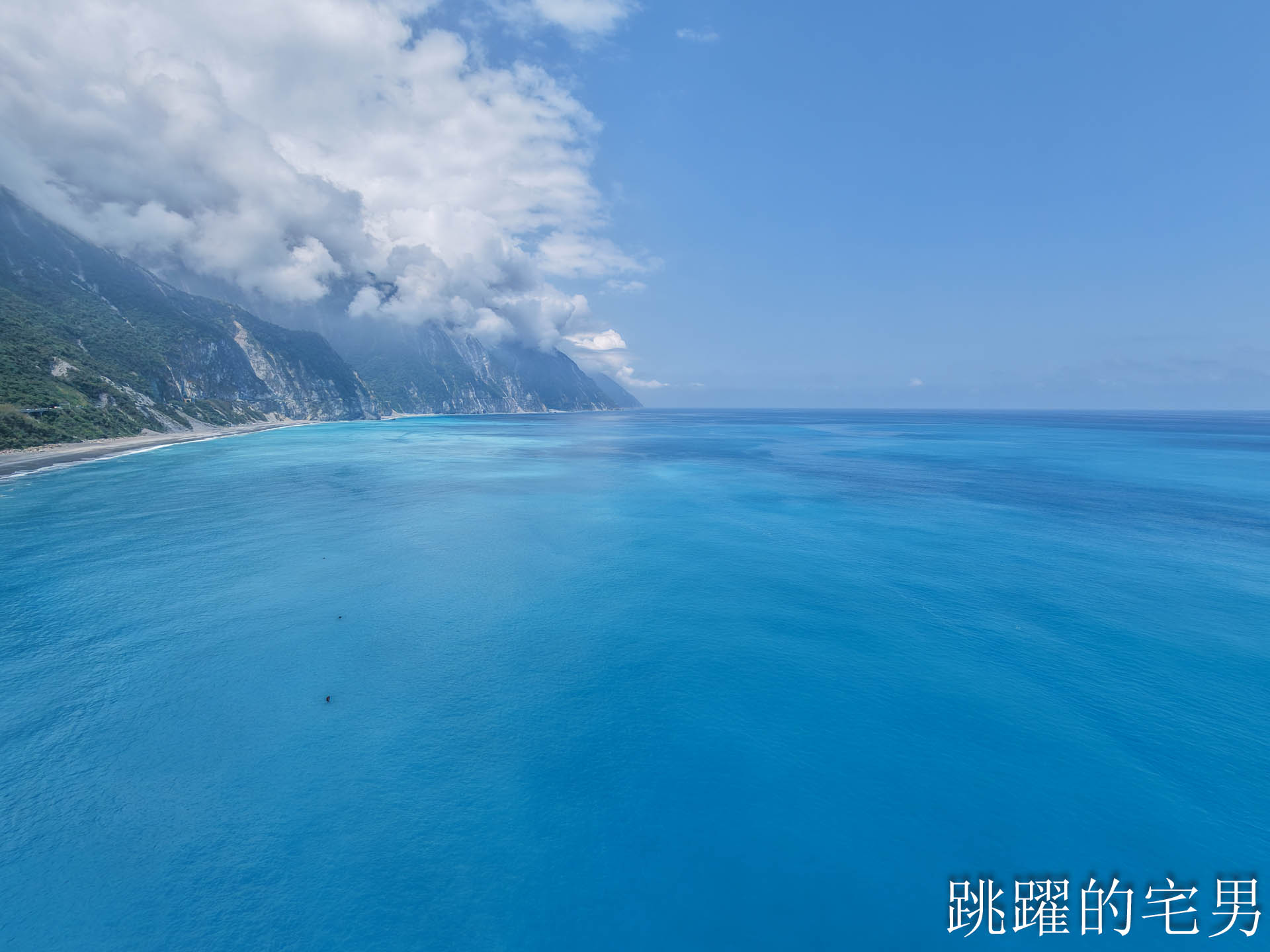 [蘇花公路景點推薦]最靠近清水斷崖的夢幻海灘「板下海灘」蘇花公路旁令人驚艷的海灘秘境，最佳造訪時間，秀林景點，花蓮看海景點