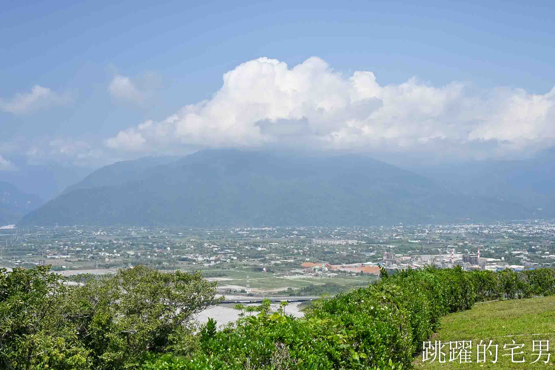 [花蓮台11線景點] 遠雄悅來大飯店附近看海景點，山海市區目入眼簾，花蓮最美秘境景觀玻璃屋