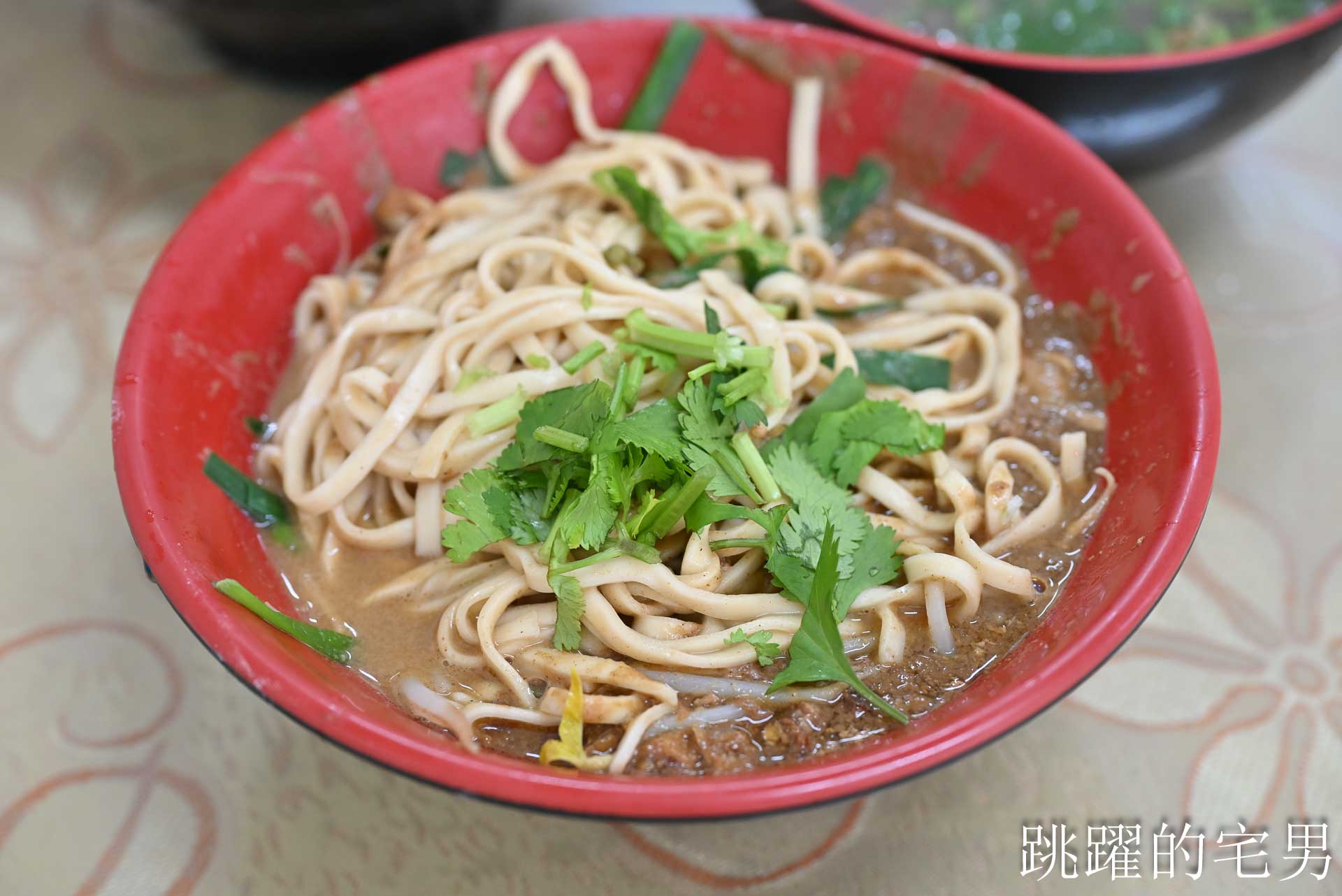 [花蓮美食]花東雄麵館-這家花蓮麻醬麵味道超濃郁一連吃3次，還附好喝清湯很解膩