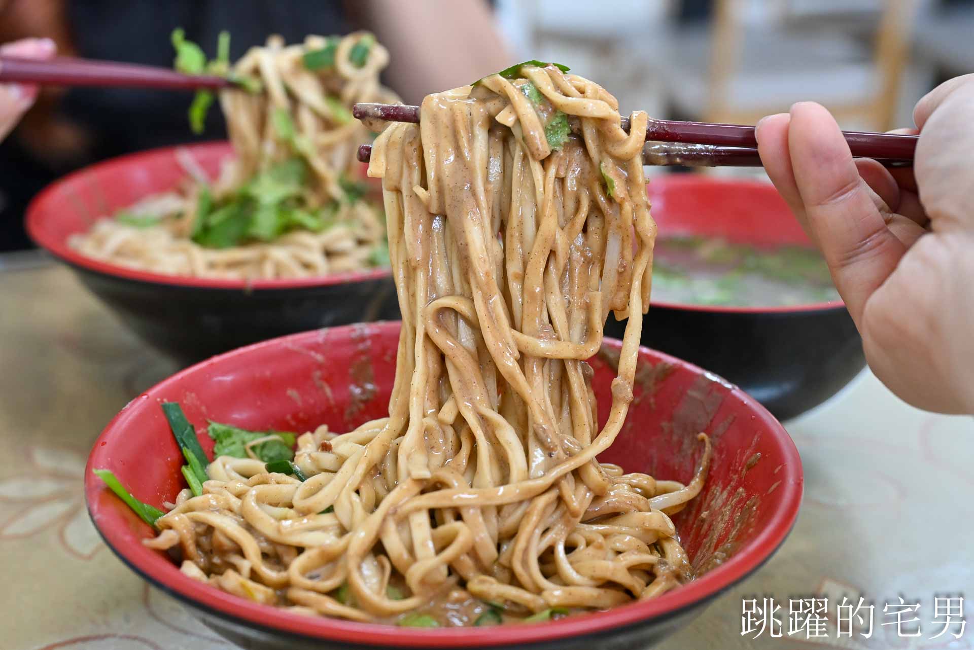 [花蓮美食]花東雄麵館-這家花蓮麻醬麵味道超濃郁一連吃3次，還附好喝清湯很解膩