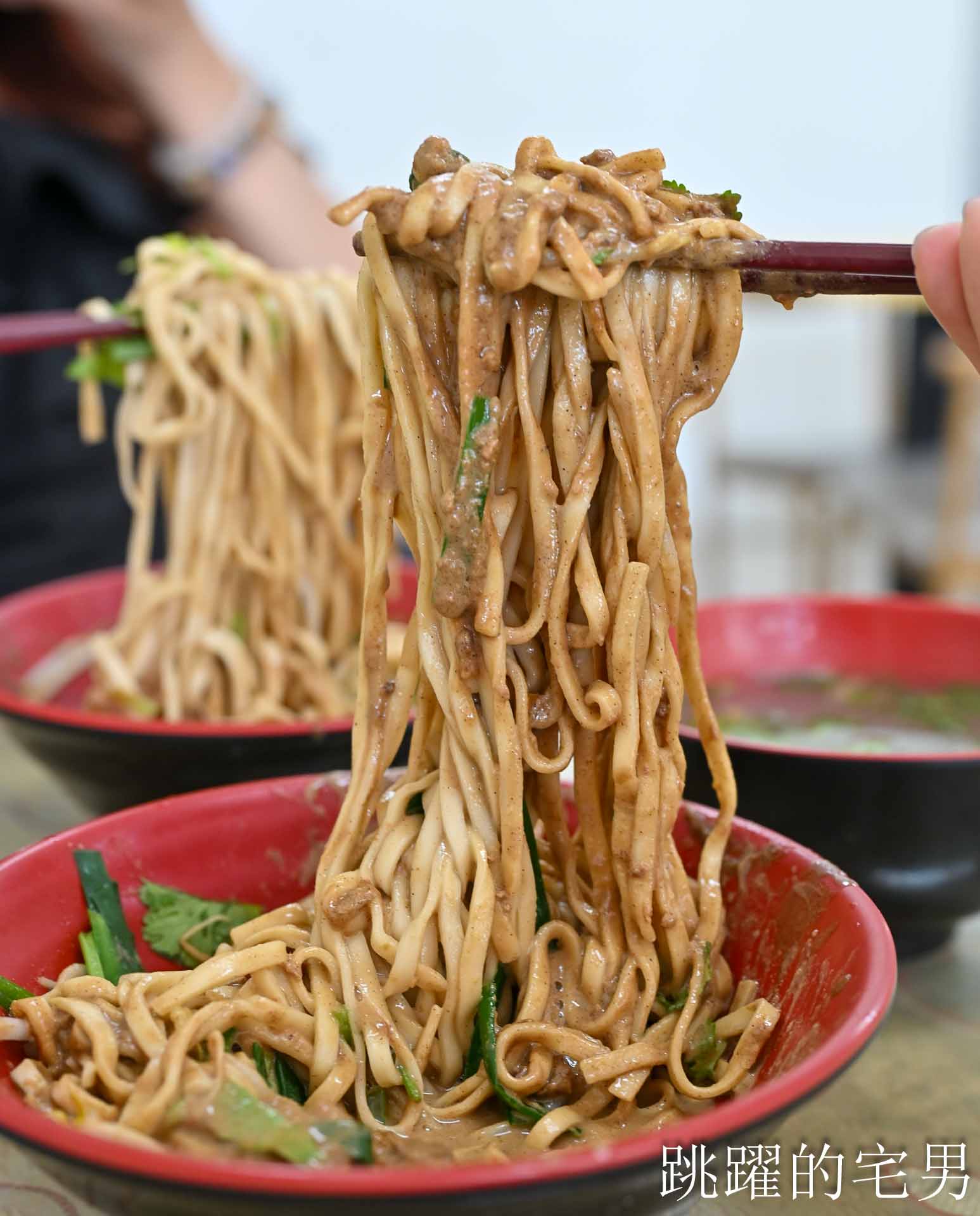 [花蓮美食]花東雄麵館-這家花蓮麻醬麵味道超濃郁一連吃3次，還附好喝清湯很解膩