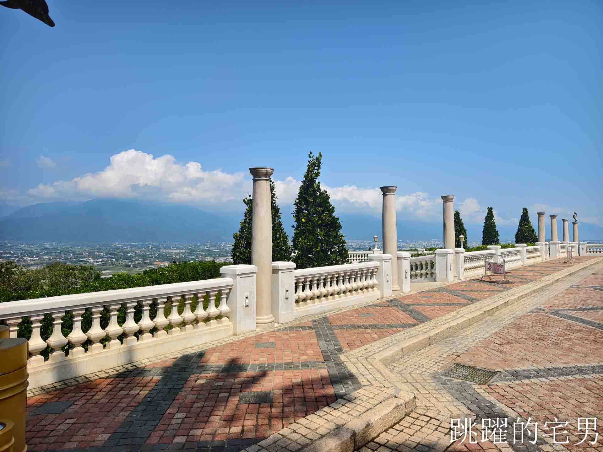 [花蓮台11線景點] 遠雄悅來大飯店附近看海景點，山海市區目入眼簾，花蓮最美秘境景觀玻璃屋