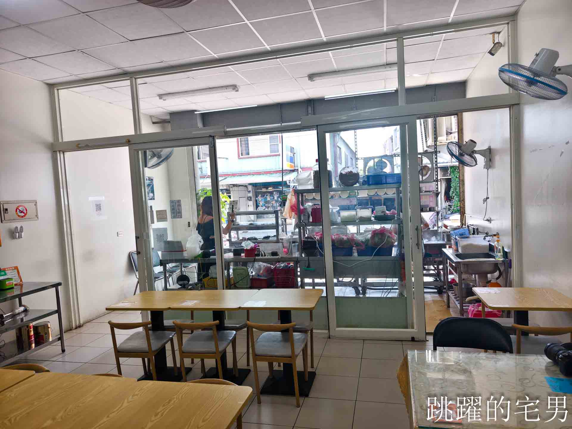 [花蓮美食]花東雄麵館-這家花蓮麻醬麵味道超濃郁一連吃3次，還附好喝清湯很解膩