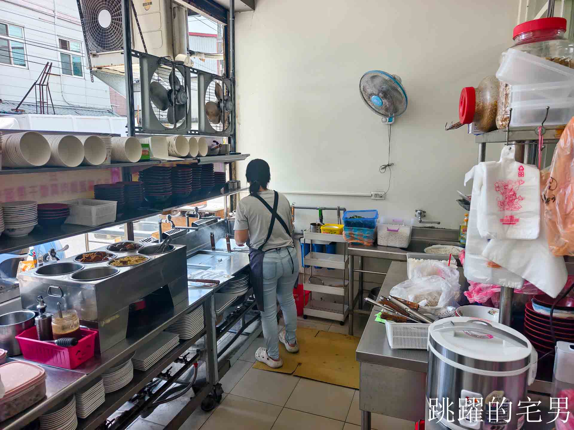[花蓮美食]花東雄麵館-這家花蓮麻醬麵味道超濃郁一連吃3次，還附好喝清湯很解膩