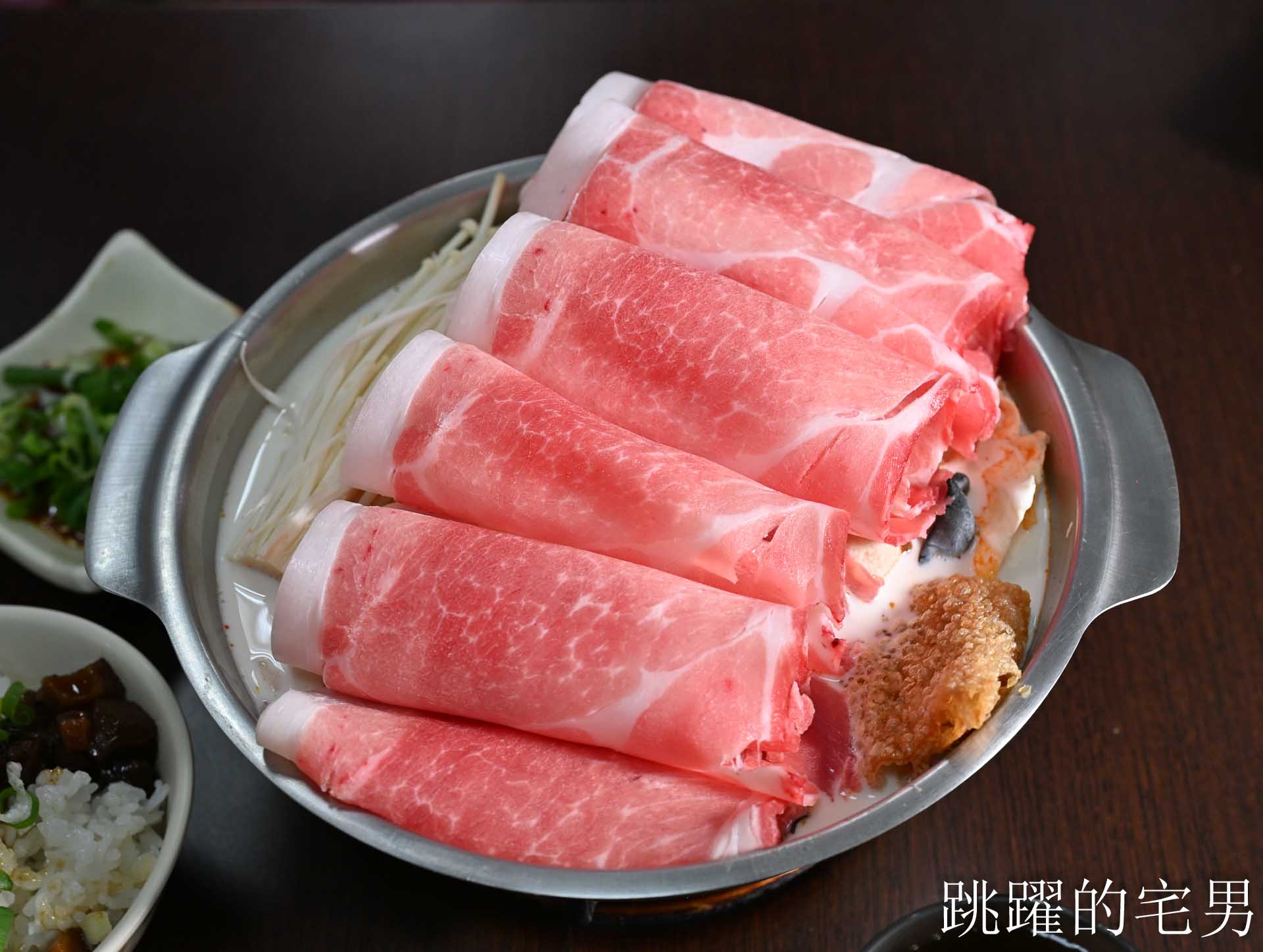 [花蓮美食]呼呼鍋太昌店-好吃平價花蓮火鍋份量足，還有冰淇淋、滷肉飯吃到飽! 太昌美食