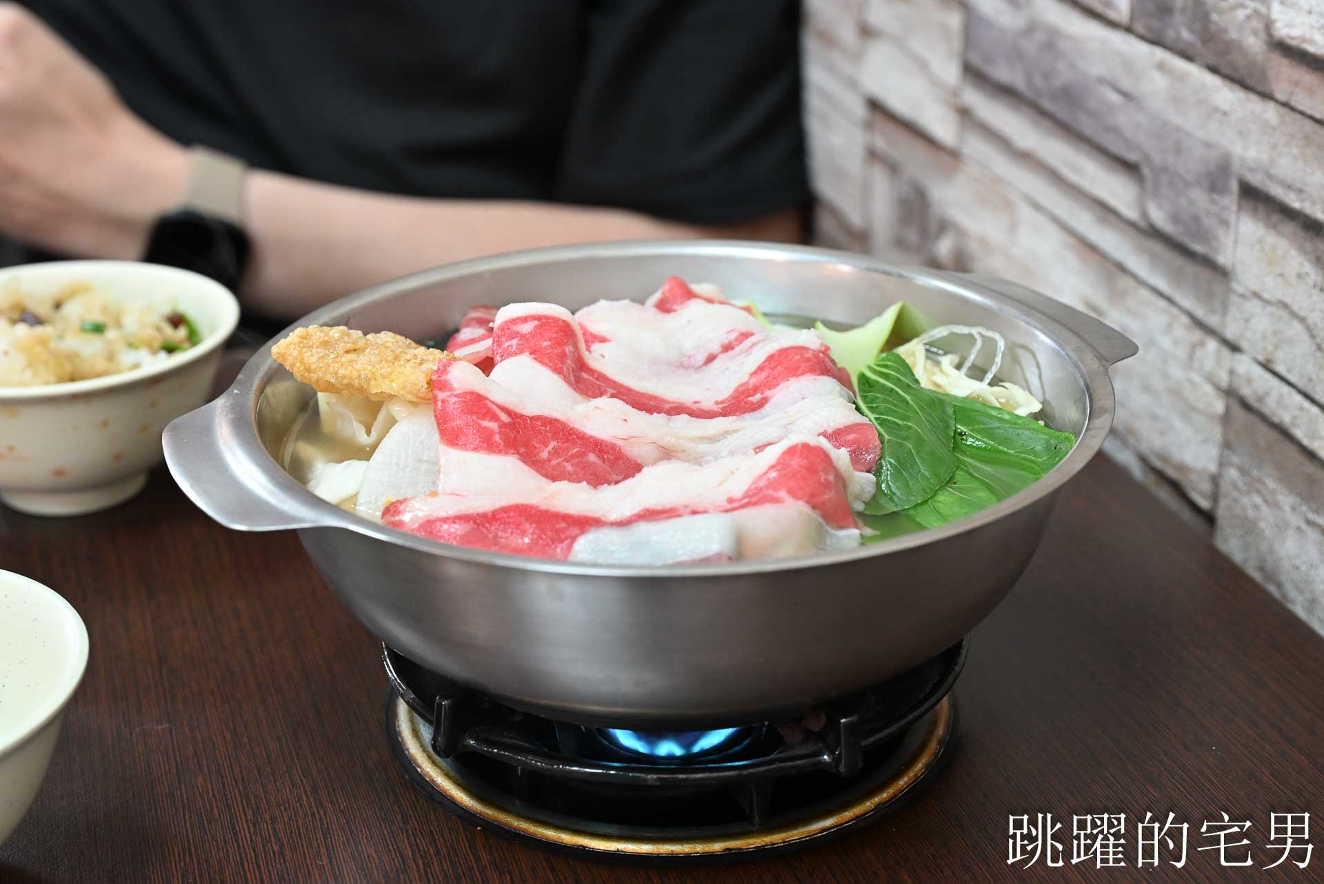 [花蓮美食]呼呼鍋太昌店-好吃平價花蓮火鍋份量足，還有冰淇淋、滷肉飯吃到飽! 太昌美食