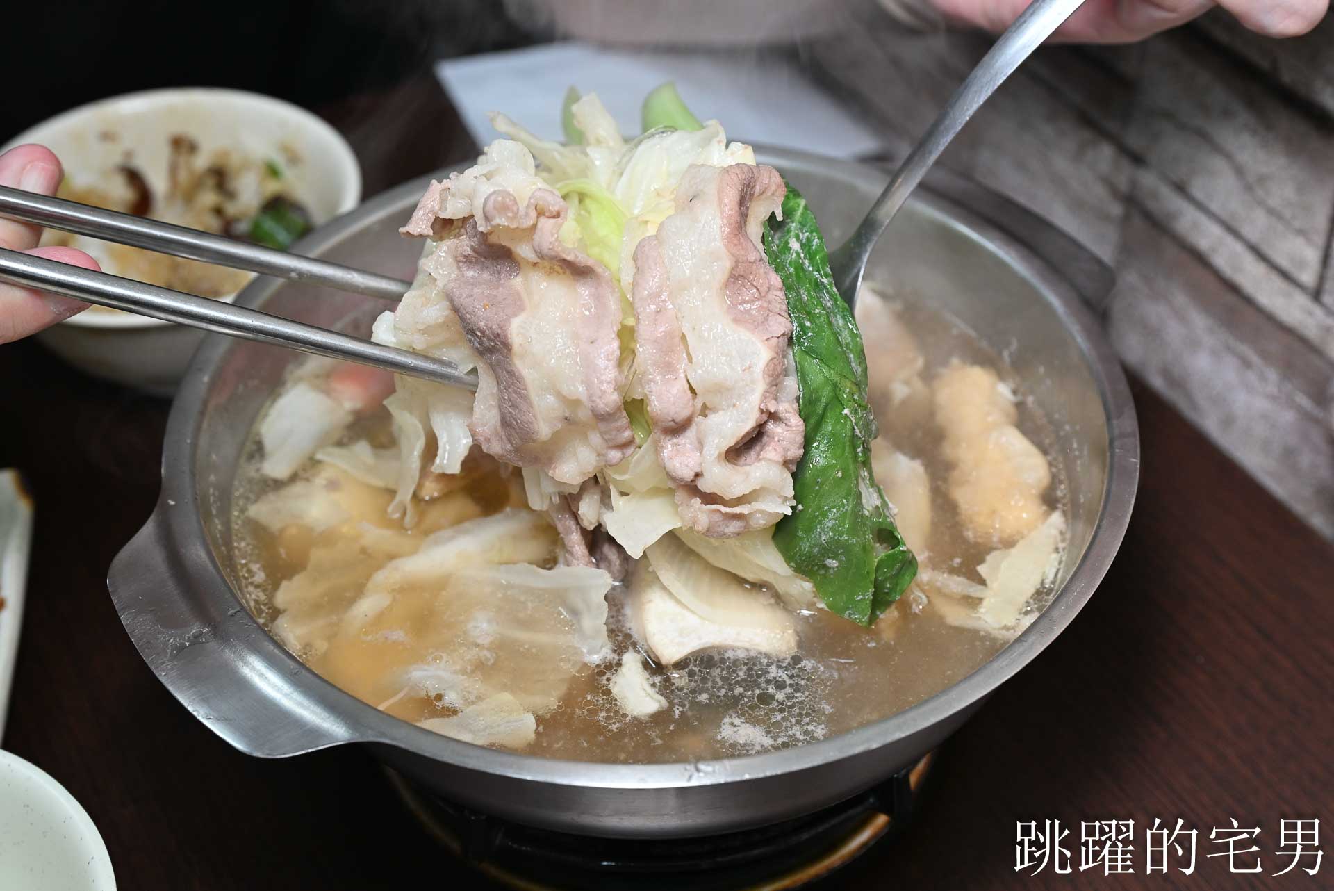 [花蓮美食]呼呼鍋太昌店-好吃平價花蓮火鍋份量足，還有冰淇淋、滷肉飯吃到飽! 太昌美食