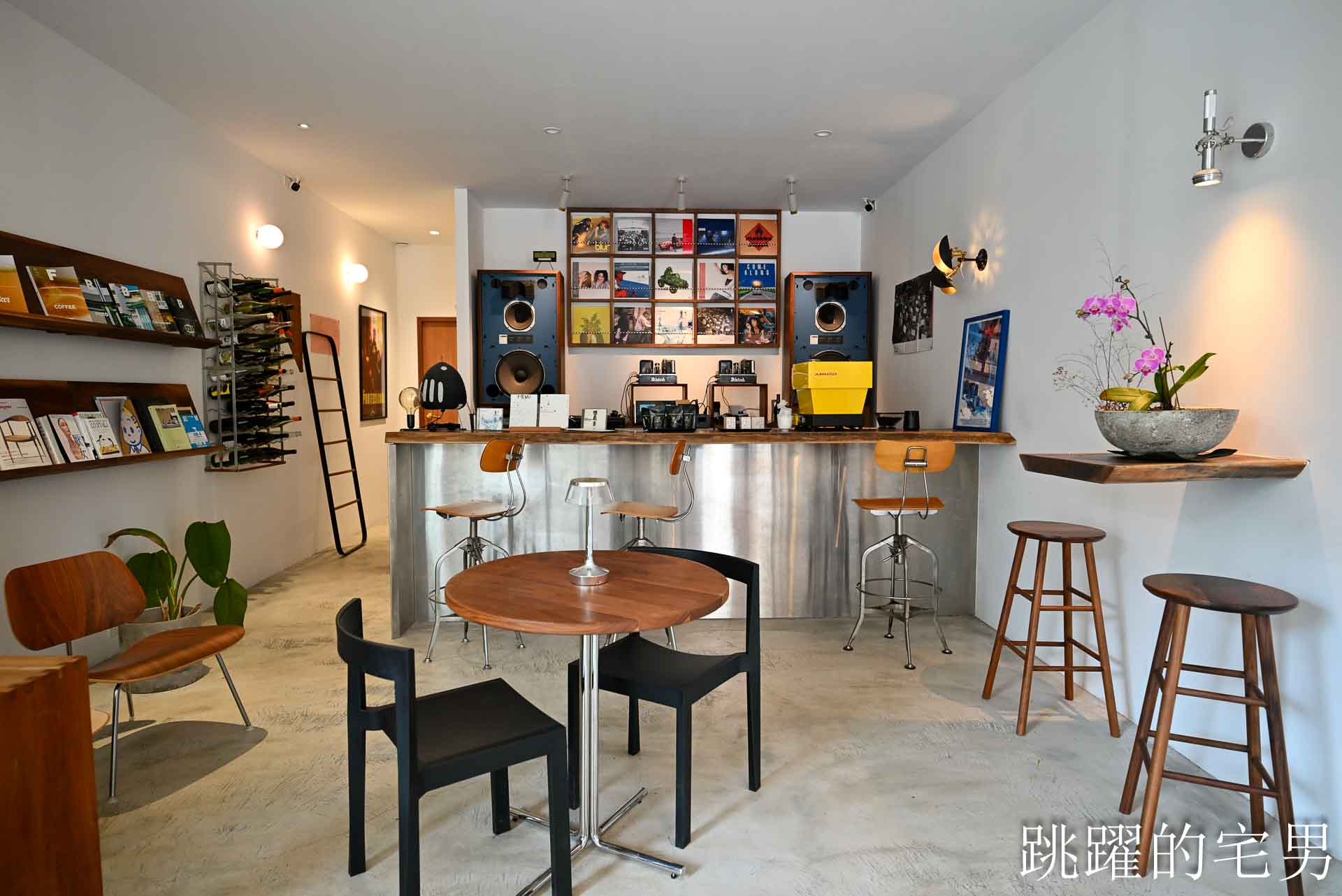 [花蓮咖啡廳]Radio car-真空管擴大機好音樂，抹茶拿鐵與檸檬派的花蓮深夜咖啡廳