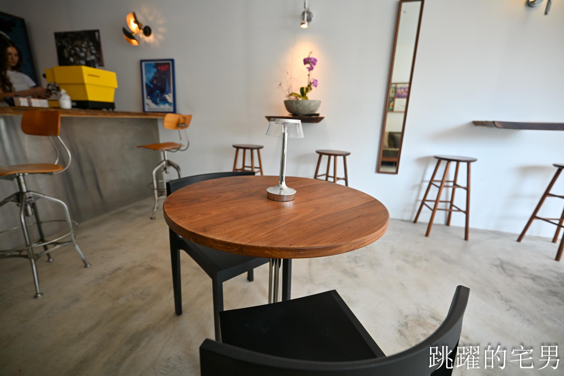 [花蓮咖啡廳]Radio car-真空管擴大機好音樂，抹茶拿鐵與檸檬派的花蓮深夜咖啡廳