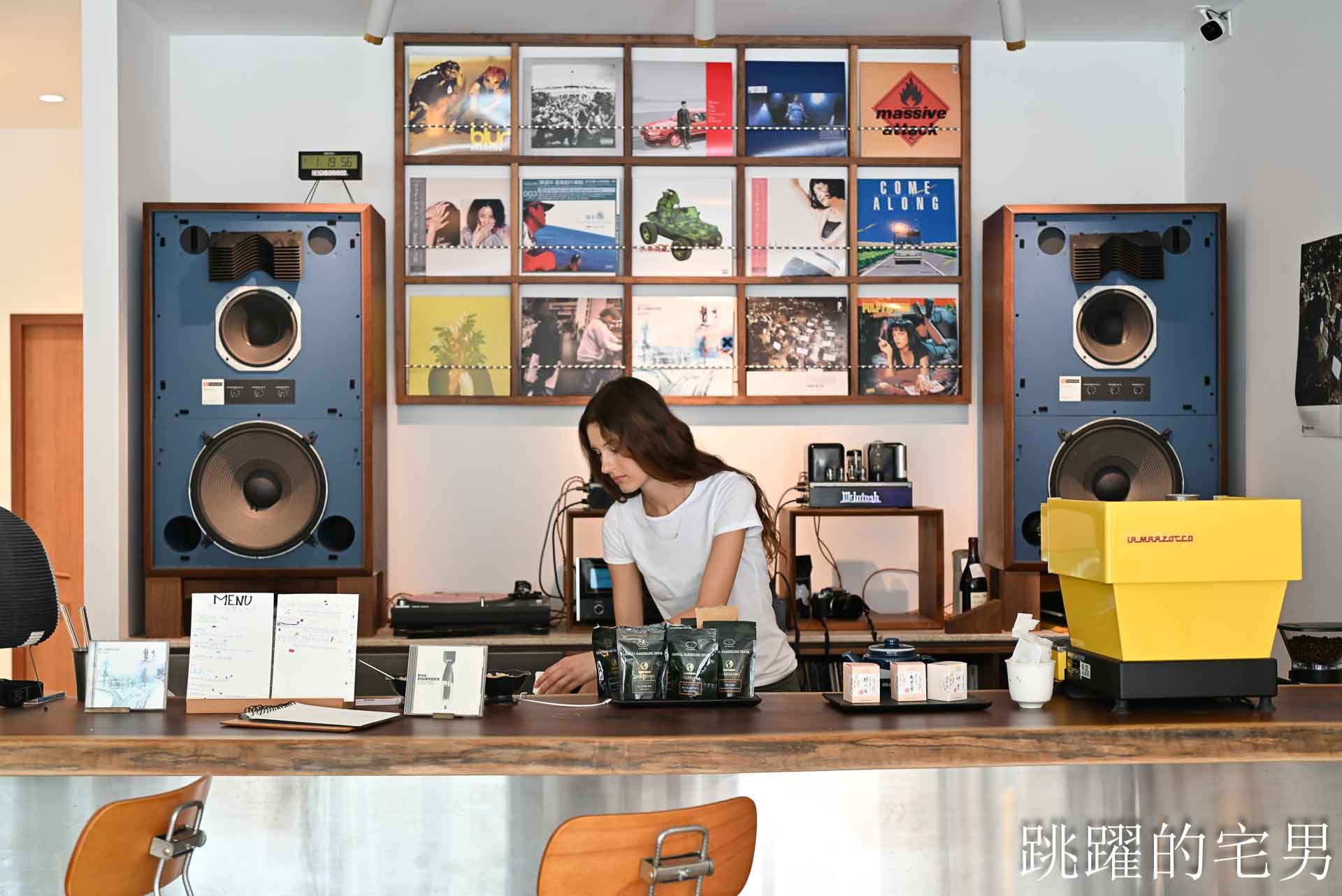 [花蓮咖啡廳]Radio car-真空管擴大機好音樂，抹茶拿鐵與檸檬派的花蓮深夜咖啡廳