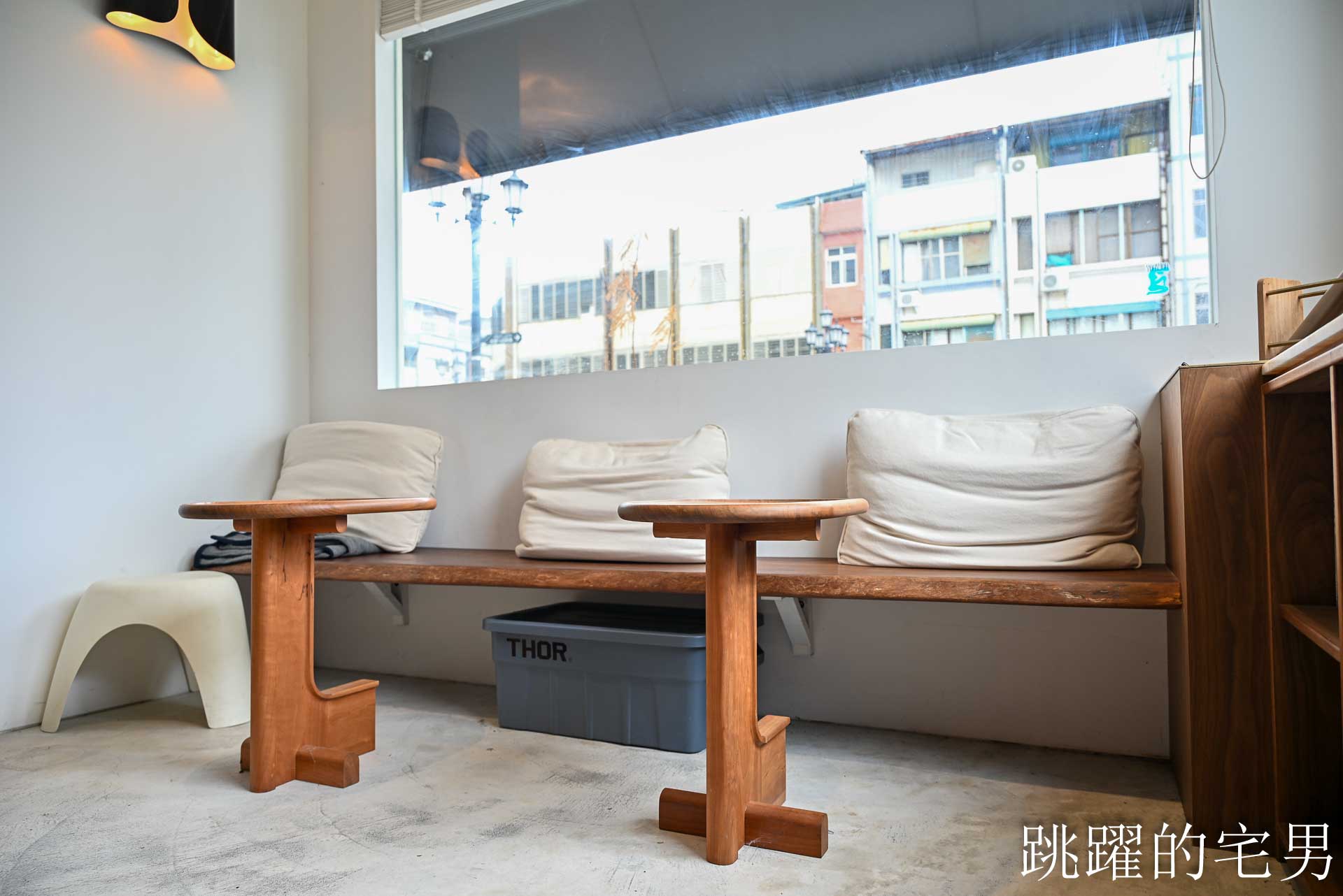 [花蓮咖啡廳]Radio car-真空管擴大機好音樂，抹茶拿鐵與檸檬派的花蓮深夜咖啡廳