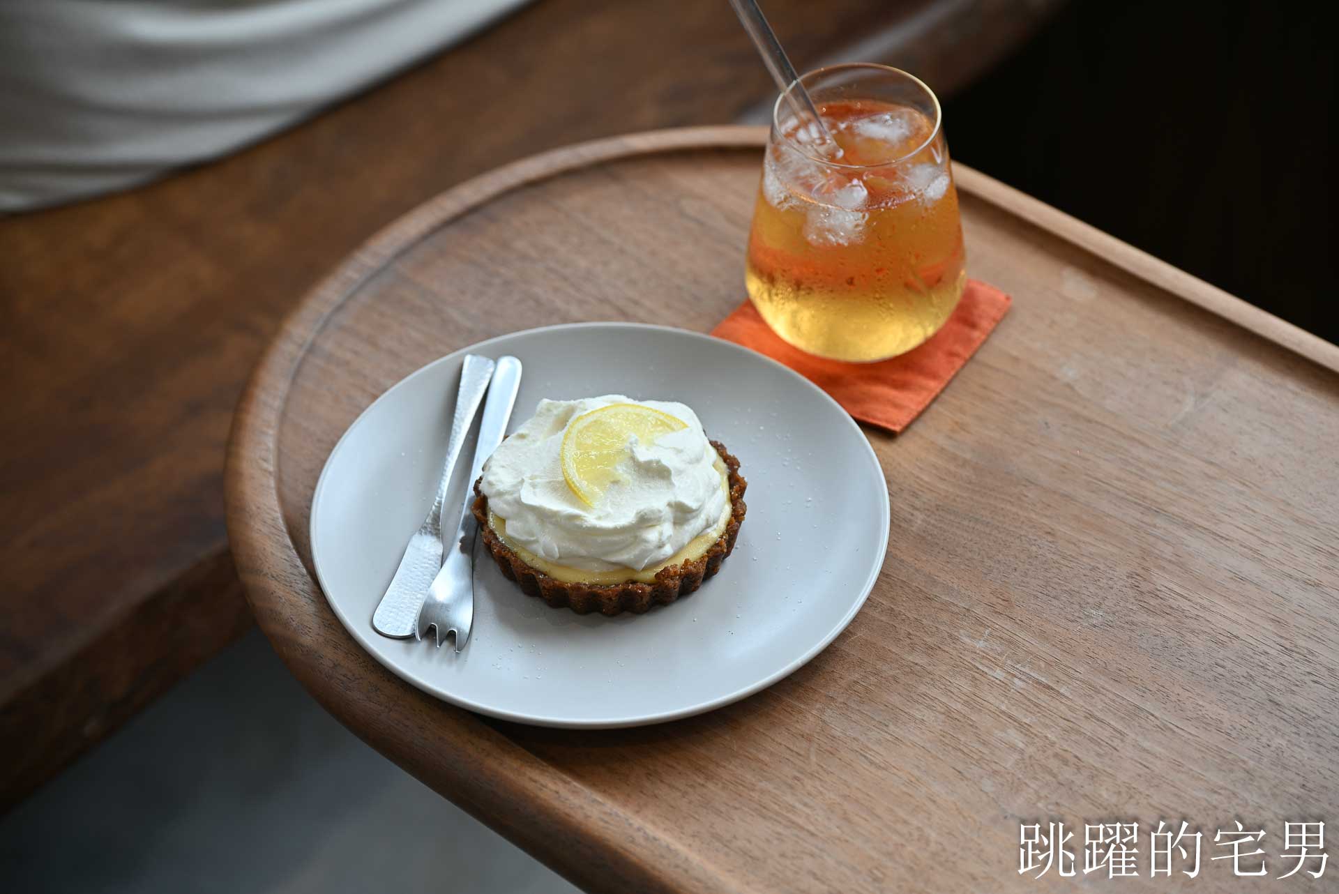 [花蓮咖啡廳]Radio car-真空管擴大機好音樂，抹茶拿鐵與檸檬派的花蓮深夜咖啡廳