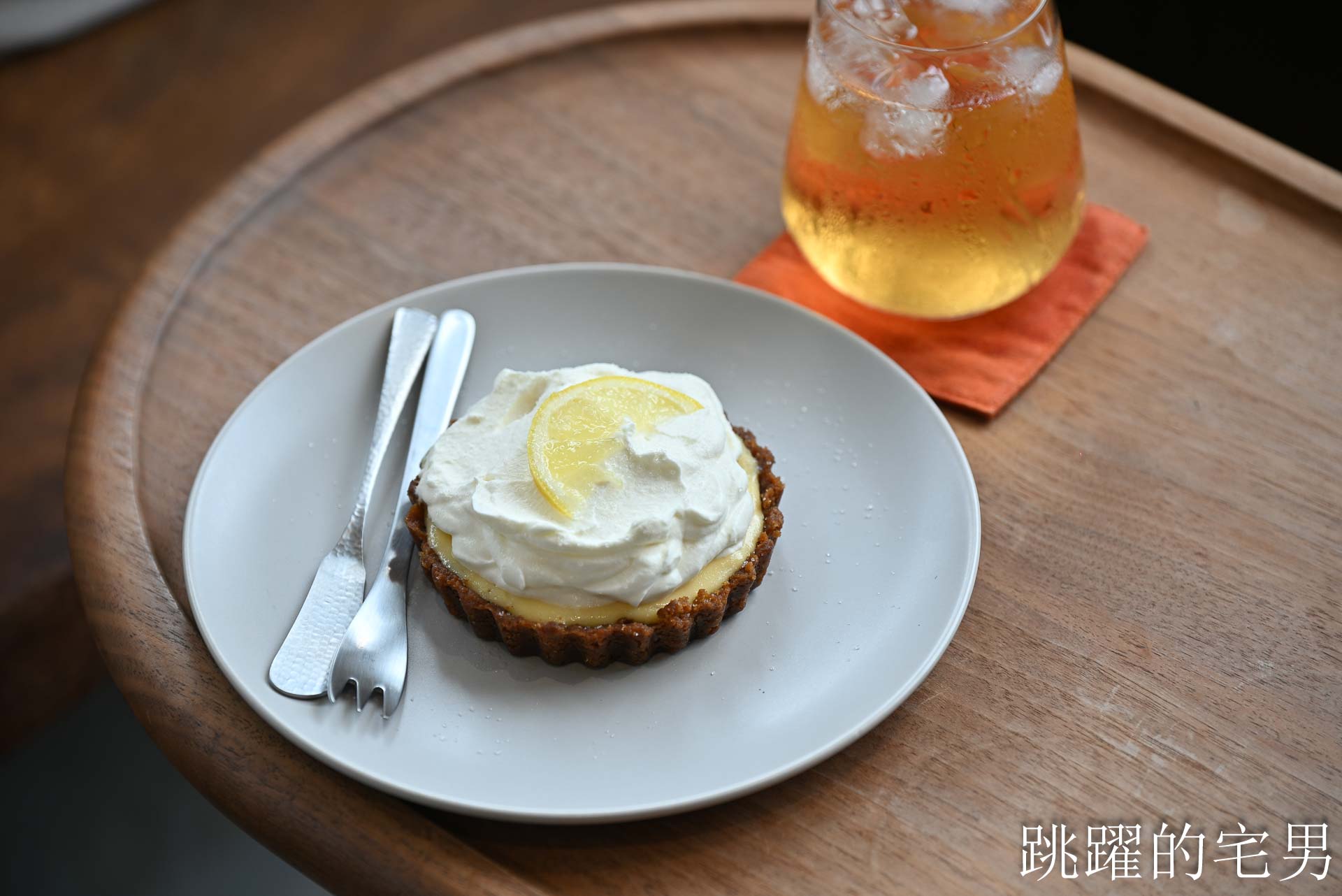 [花蓮咖啡廳]Radio car-真空管擴大機好音樂，抹茶拿鐵與檸檬派的花蓮深夜咖啡廳