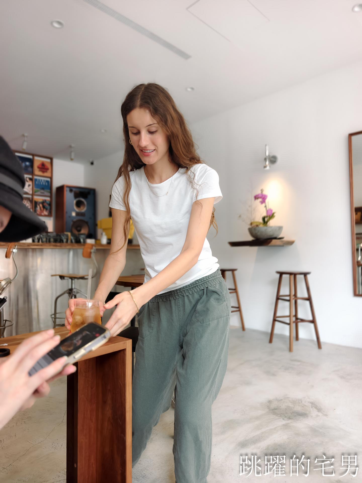 [花蓮咖啡廳]Radio car-真空管擴大機好音樂，抹茶拿鐵與檸檬派的花蓮深夜咖啡廳