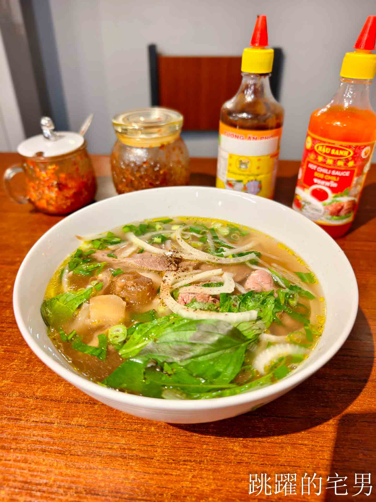 [花蓮美食]越廚餐館-濃郁系越南河粉，湯頭進化後真的會愛上，特有的越南香料風味值得再去