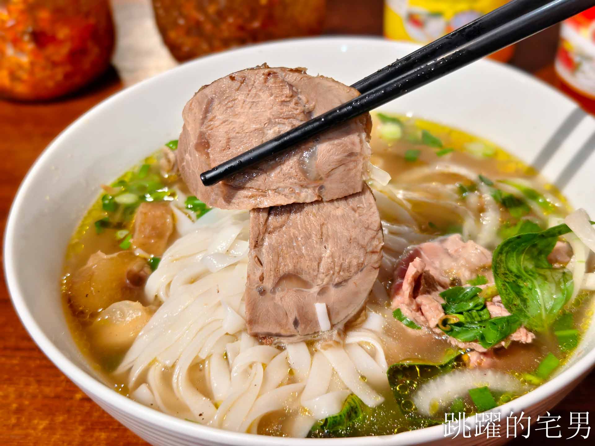 網站近期文章：[花蓮美食]越廚餐館-濃郁系越南河粉，湯頭進化後真的會愛上，特有的越南香料風味值得再去